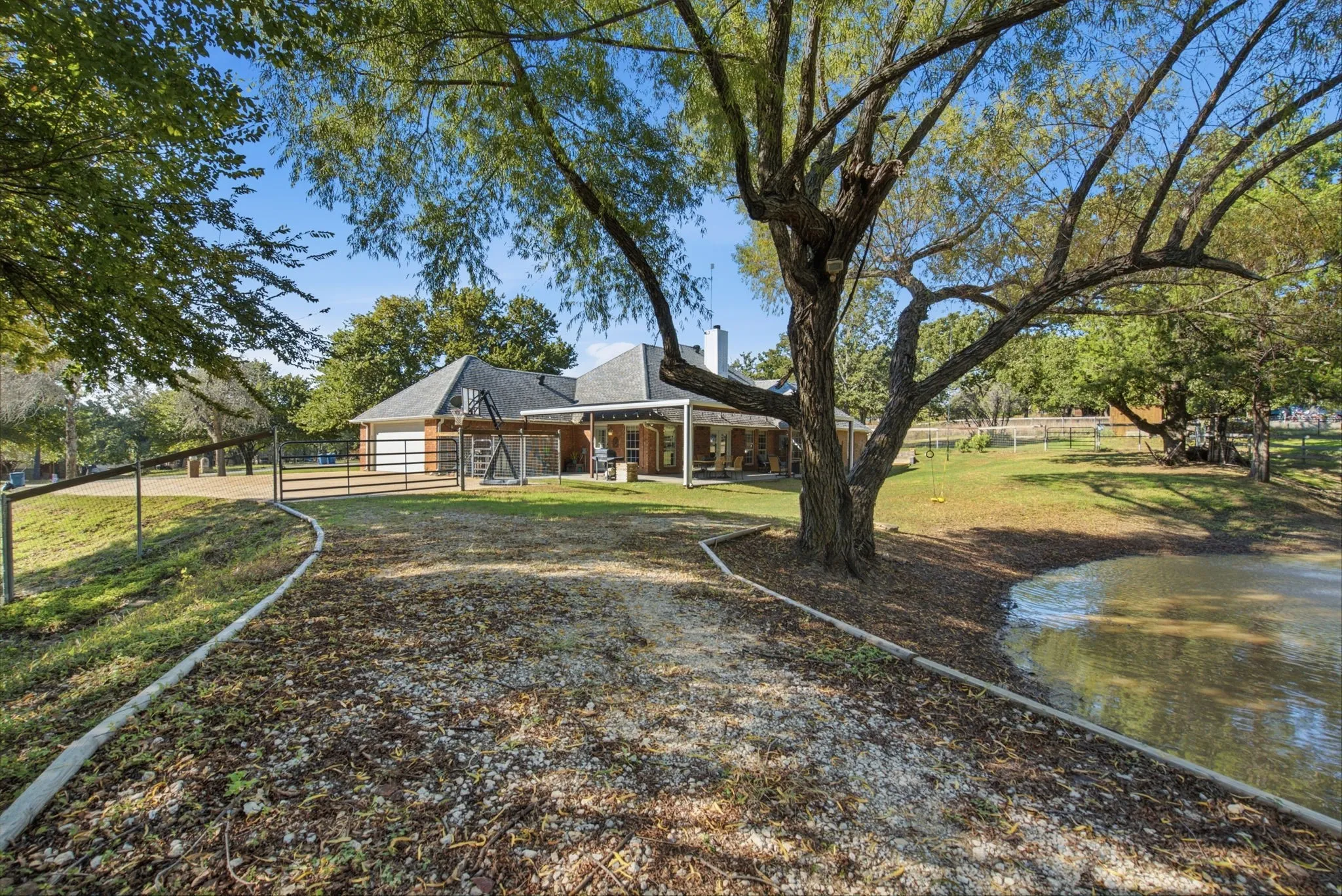 Single Family Residence For Sale in Parker County , 210 Saddle Club Road, Weatherford, Texas 76088, 4 Bedroom, 2 Bathroom, 1 Garage spaces, 2,425 Sqft, built in 2002, mls#21406978, Real Estate Agent in Weatherford, Homes For Sale in Parker county, Homes For Sale in Weatherford, Realtor in Weatherford Texas, Real Estate Brokerage Independent Realty Texas, Luminita Cordes Realtor
