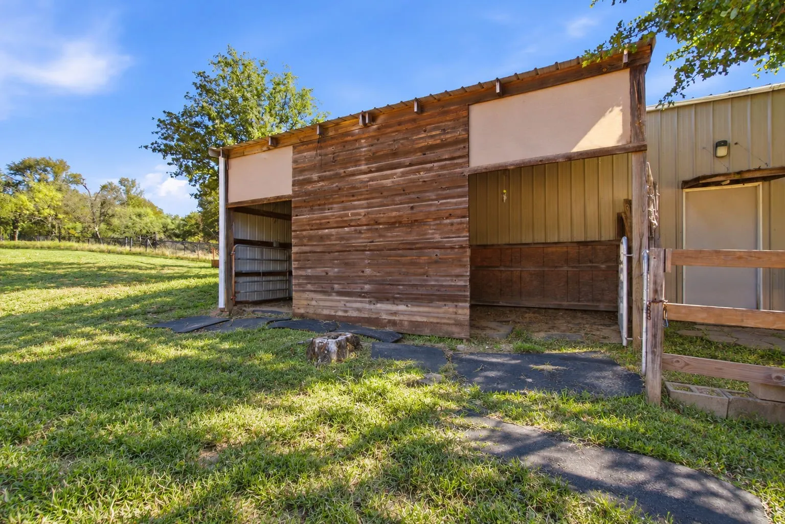 Single Family Residence For Sale in Parker County , 210 Saddle Club Road, Weatherford, Texas 76088, 4 Bedroom, 2 Bathroom, 1 Garage spaces, 2,425 Sqft, built in 2002, mls#21406978, Real Estate Agent in Weatherford, Homes For Sale in Parker county, Homes For Sale in Weatherford, Realtor in Weatherford Texas, Real Estate Brokerage Independent Realty Texas, Luminita Cordes Realtor