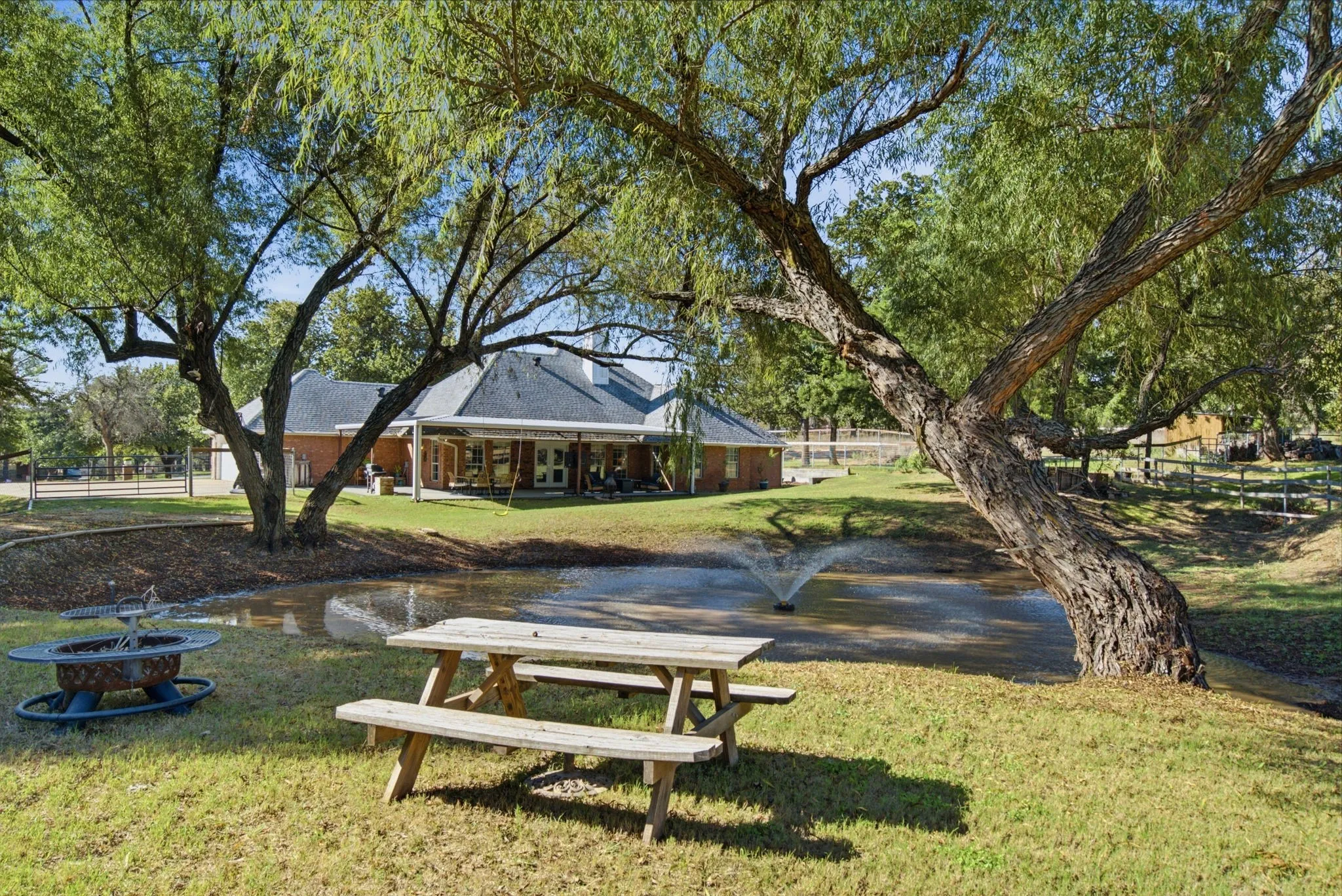 Single Family Residence For Sale in Parker County , 210 Saddle Club Road, Weatherford, Texas 76088, 4 Bedroom, 2 Bathroom, 1 Garage spaces, 2,425 Sqft, built in 2002, mls#21406978, Real Estate Agent in Weatherford, Homes For Sale in Parker county, Homes For Sale in Weatherford, Realtor in Weatherford Texas, Real Estate Brokerage Independent Realty Texas, Luminita Cordes Realtor