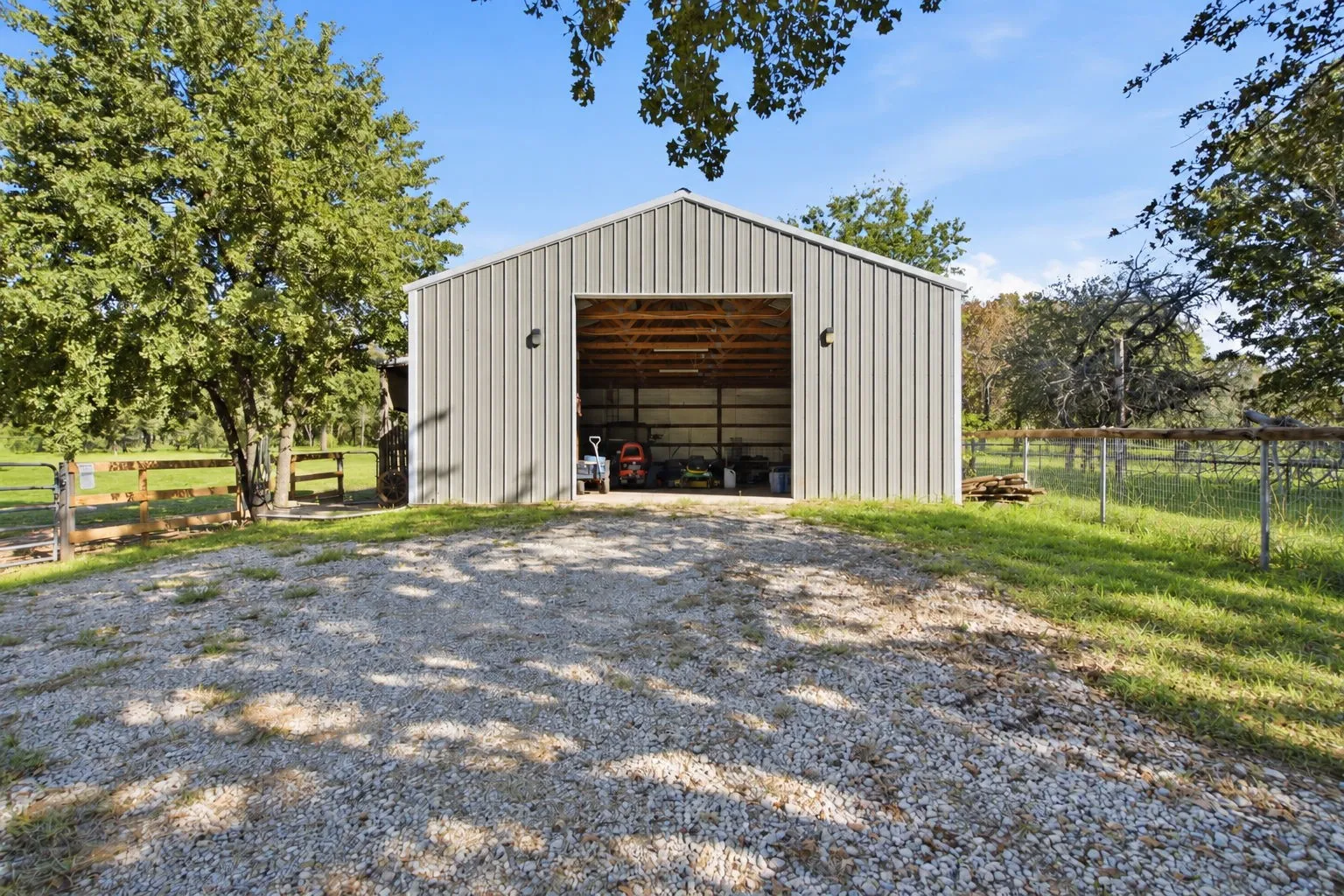 Single Family Residence For Sale in Parker County , 210 Saddle Club Road, Weatherford, Texas 76088, 4 Bedroom, 2 Bathroom, 1 Garage spaces, 2,425 Sqft, built in 2002, mls#21406978, Real Estate Agent in Weatherford, Homes For Sale in Parker county, Homes For Sale in Weatherford, Realtor in Weatherford Texas, Real Estate Brokerage Independent Realty Texas, Luminita Cordes Realtor
