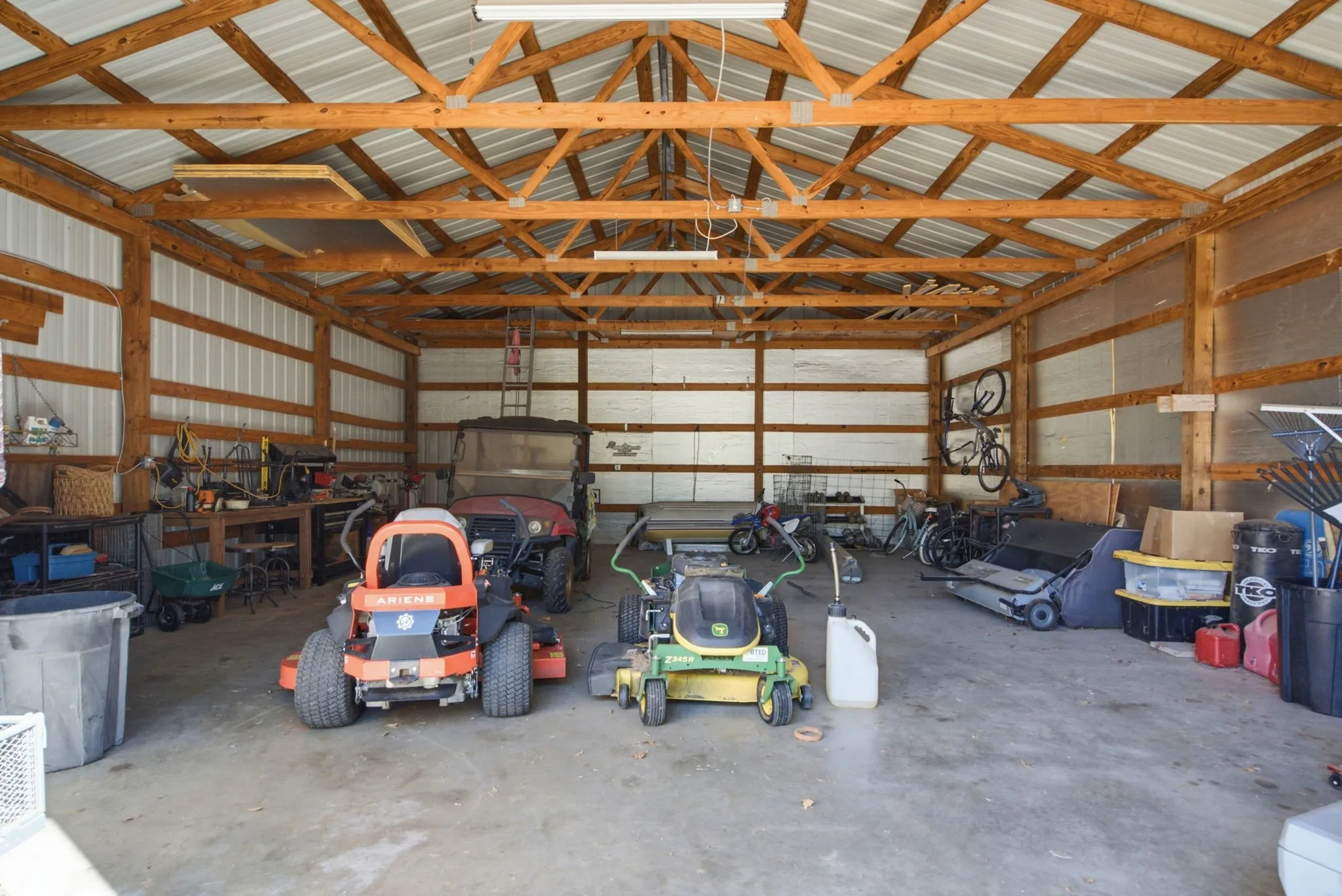Single Family Residence For Sale in Parker County , 210 Saddle Club Road, Weatherford, Texas 76088, 4 Bedroom, 2 Bathroom, 1 Garage spaces, 2,425 Sqft, built in 2002, mls#21406978, Real Estate Agent in Weatherford, Homes For Sale in Parker county, Homes For Sale in Weatherford, Realtor in Weatherford Texas, Real Estate Brokerage Independent Realty Texas, Luminita Cordes Realtor