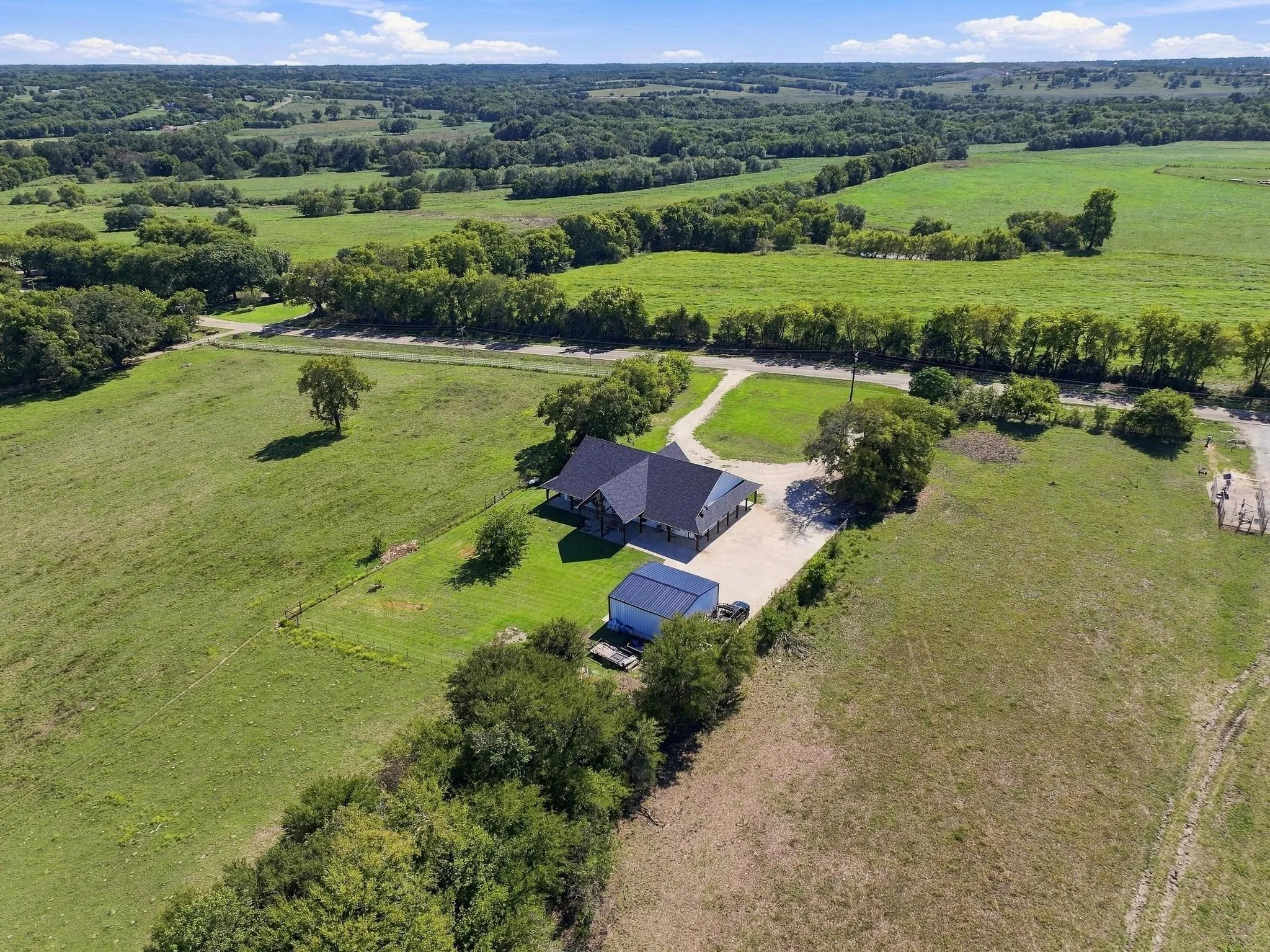 Single Family Residence For Sale in Grayson County , 2915 FM 697, Sherman, Texas 75090, 3 Bedroom, 2 Bathroom, 2 Garage spaces, 3,000 Sqft, built in 2017, mls#21403712, Real Estate Agent in Sherman, Homes For Sale in Grayson county, Homes For Sale in Sherman, Realtor in Sherman Texas, Real Estate Brokerage Independent Realty Texas, Luminita Cordes Realtor