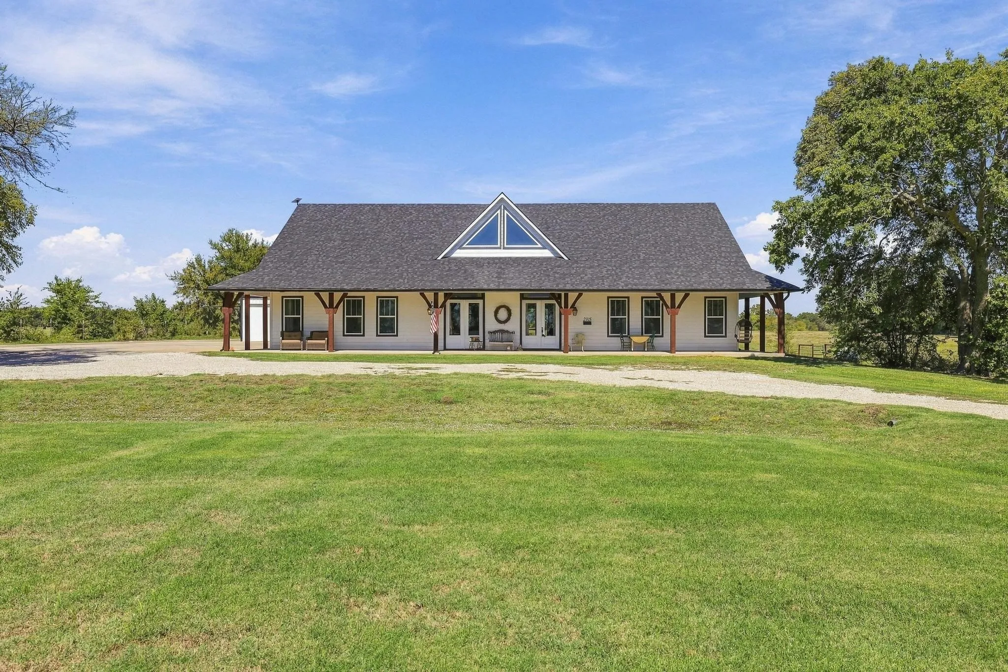 Single Family Residence For Sale in Grayson County , 2915 FM 697, Sherman, Texas 75090, 3 Bedroom, 2 Bathroom, 2 Garage spaces, 3,000 Sqft, built in 2017, mls#21403712, Real Estate Agent in Sherman, Homes For Sale in Grayson county, Homes For Sale in Sherman, Realtor in Sherman Texas, Real Estate Brokerage Independent Realty Texas, Luminita Cordes Realtor