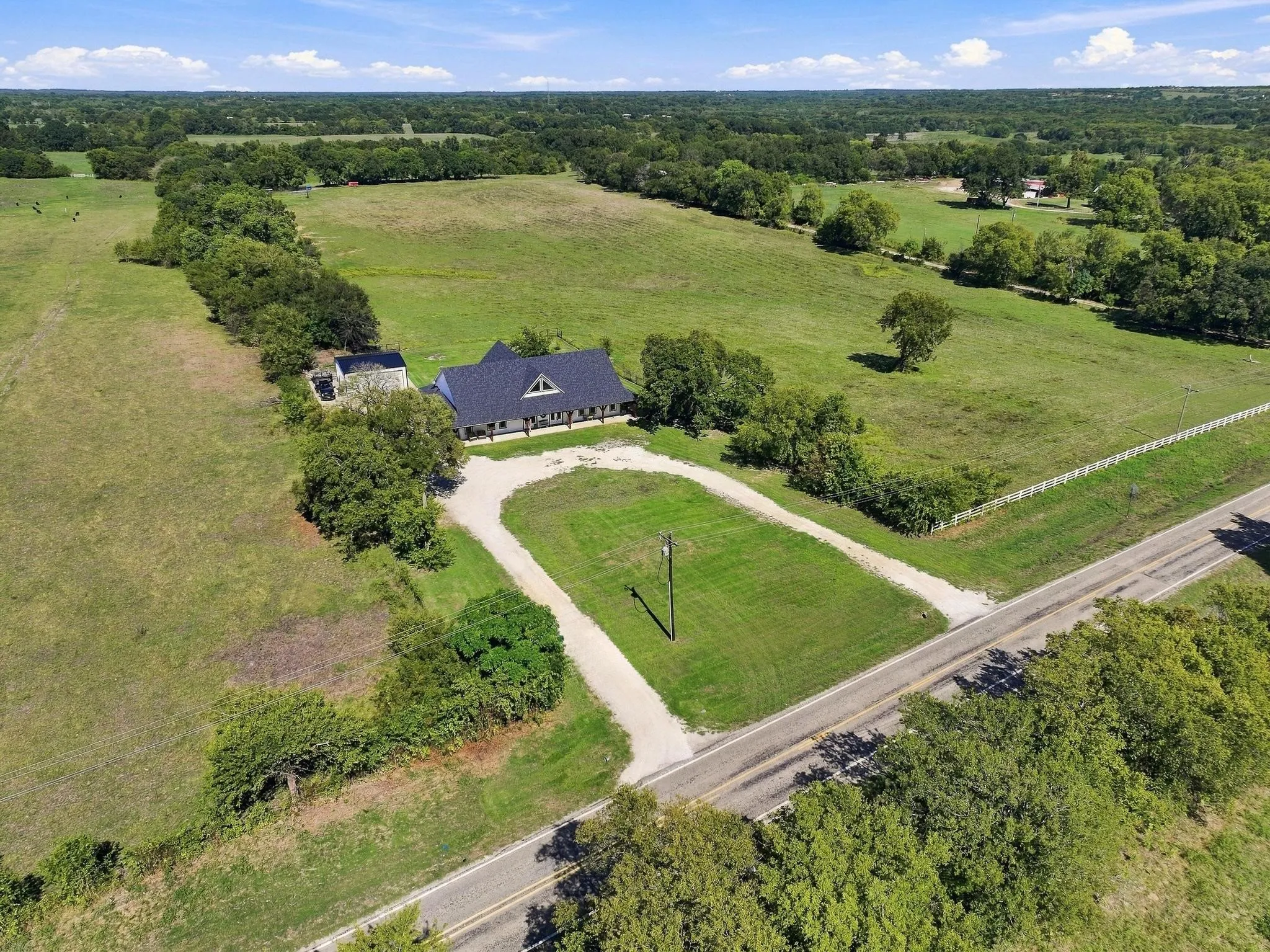 Single Family Residence For Sale in Grayson County , 2915 FM 697, Sherman, Texas 75090, 3 Bedroom, 2 Bathroom, 2 Garage spaces, 3,000 Sqft, built in 2017, mls#21403712, Real Estate Agent in Sherman, Homes For Sale in Grayson county, Homes For Sale in Sherman, Realtor in Sherman Texas, Real Estate Brokerage Independent Realty Texas, Luminita Cordes Realtor
