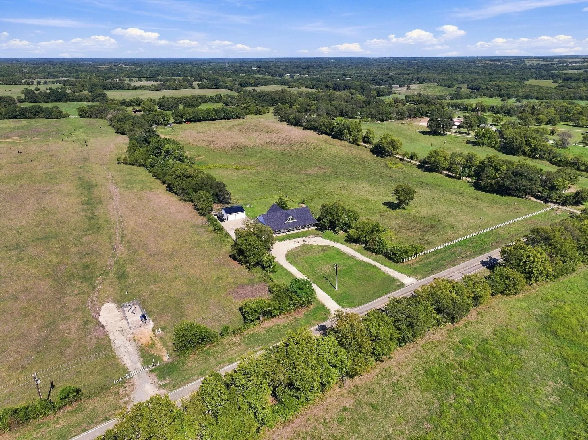 Single Family Residence For Sale in Grayson County , 2915 FM 697, Sherman, Texas 75090, 3 Bedroom, 2 Bathroom, 2 Garage spaces, 3,000 Sqft, built in 2017, mls#21403712, Real Estate Agent in Sherman, Homes For Sale in Grayson county, Homes For Sale in Sherman, Realtor in Sherman Texas, Real Estate Brokerage Independent Realty Texas, Luminita Cordes Realtor