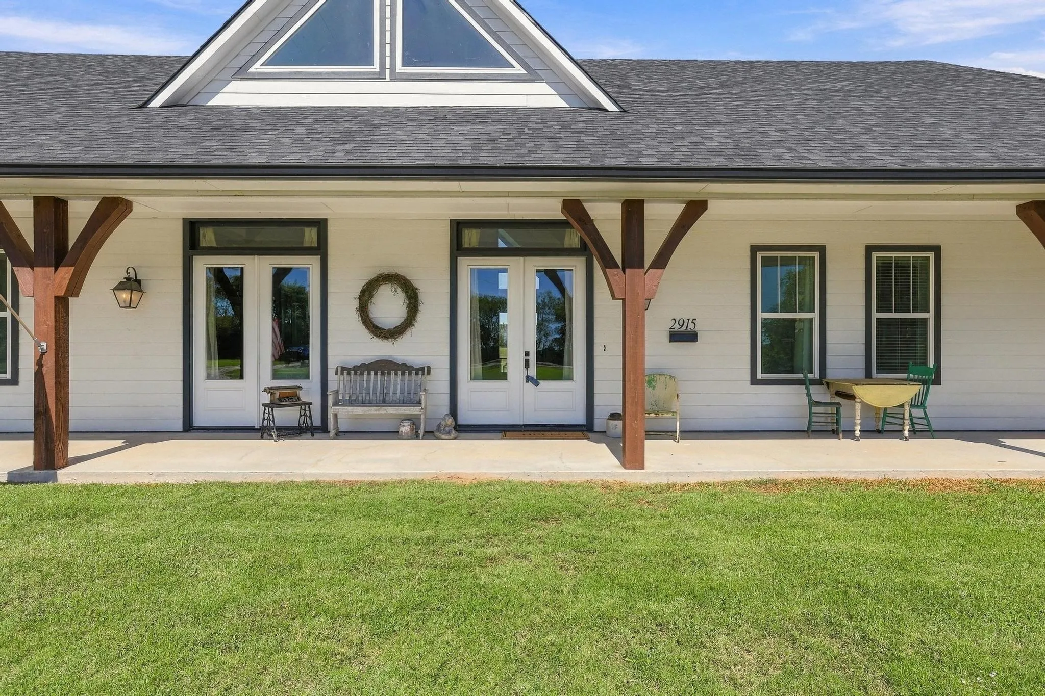 Single Family Residence For Sale in Grayson County , 2915 FM 697, Sherman, Texas 75090, 3 Bedroom, 2 Bathroom, 2 Garage spaces, 3,000 Sqft, built in 2017, mls#21403712, Real Estate Agent in Sherman, Homes For Sale in Grayson county, Homes For Sale in Sherman, Realtor in Sherman Texas, Real Estate Brokerage Independent Realty Texas, Luminita Cordes Realtor