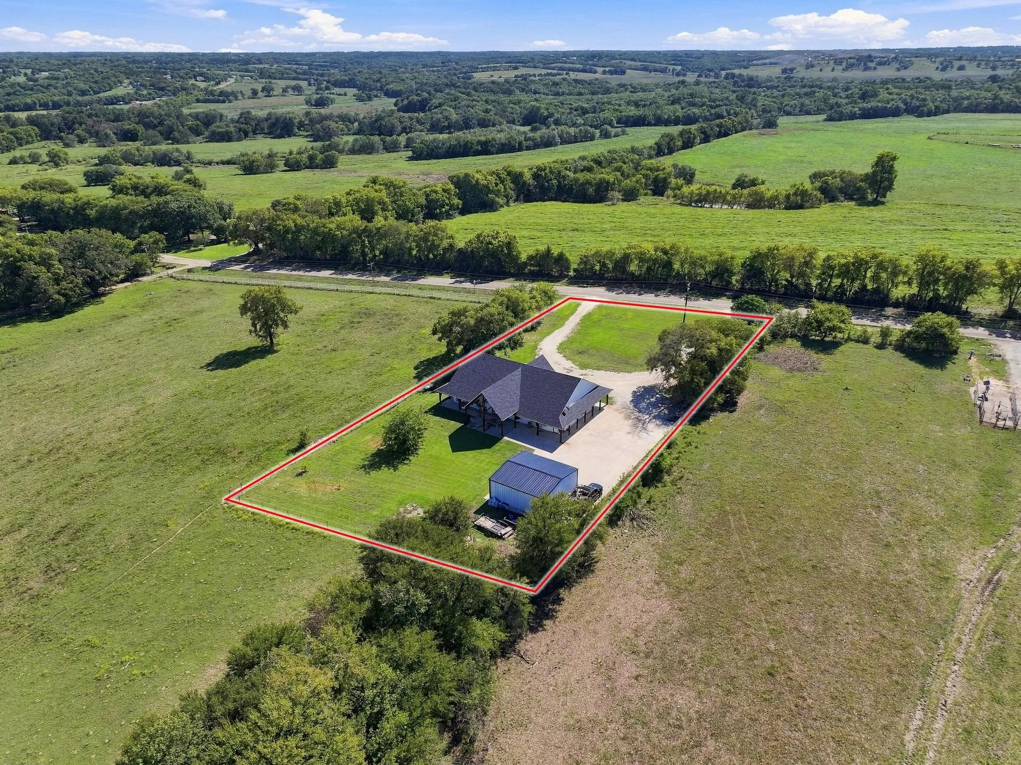 Single Family Residence For Sale in Grayson County , 2915 FM 697, Sherman, Texas 75090, 3 Bedroom, 2 Bathroom, 2 Garage spaces, 3,000 Sqft, built in 2017, mls#21403712, Real Estate Agent in Sherman, Homes For Sale in Grayson county, Homes For Sale in Sherman, Realtor in Sherman Texas, Real Estate Brokerage Independent Realty Texas, Luminita Cordes Realtor