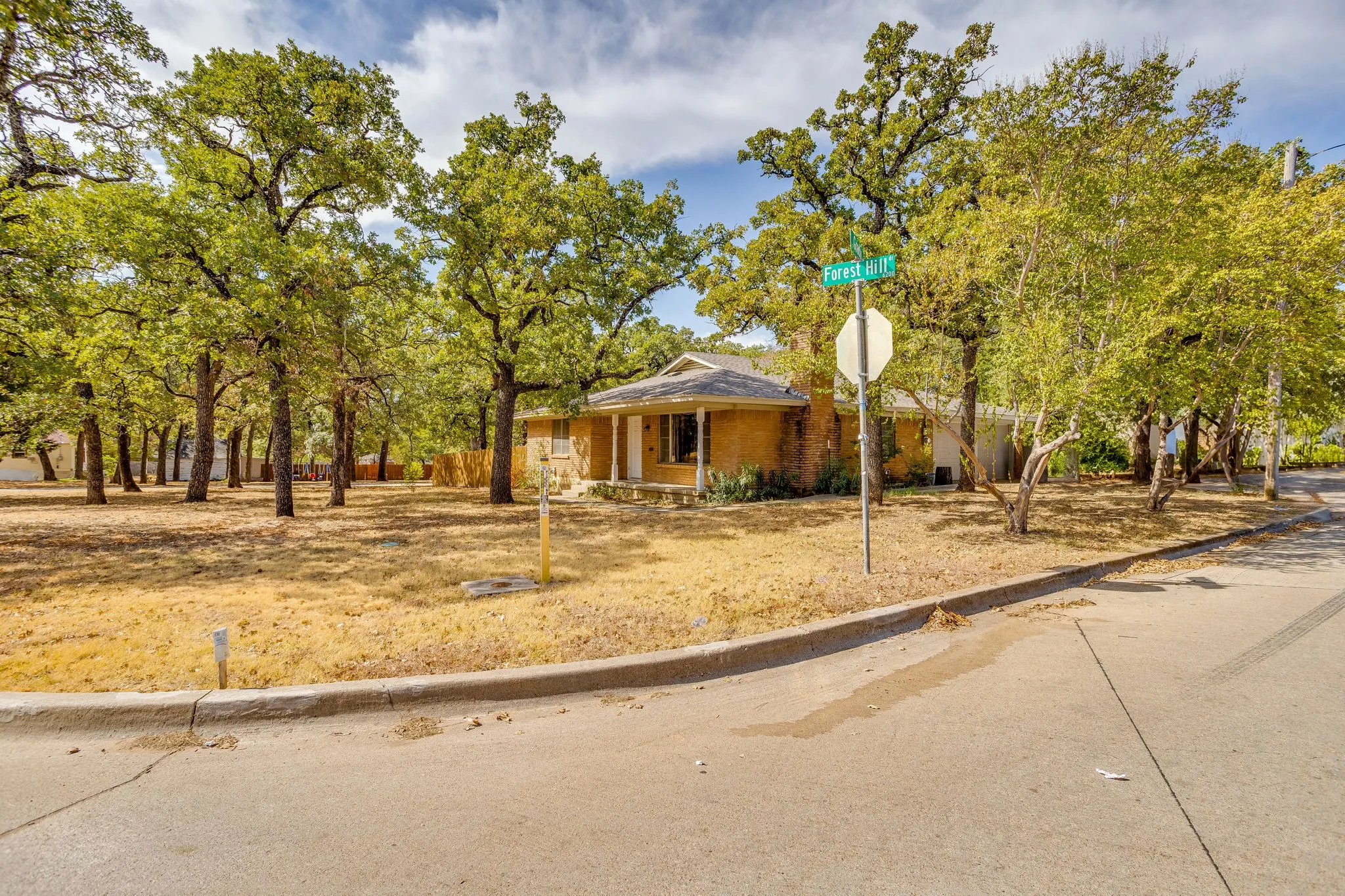 Single Family Residence For Sale in Tarrant County , 6200 Forest Hill Drive, Forest Hill, Texas 76119, 3 Bedroom, 2 Bathroom, 2 Garage spaces, 1,469 Sqft, built in 1962, mls#21390195, Real Estate Agent in Forest Hill, Homes For Sale in Tarrant county, Homes For Sale in Forest Hill, Realtor in Forest Hill Texas, Real Estate Brokerage Independent Realty Texas, Luminita Cordes Realtor