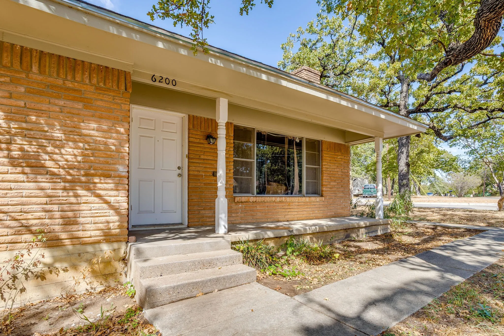Single Family Residence For Sale in Tarrant County , 6200 Forest Hill Drive, Forest Hill, Texas 76119, 3 Bedroom, 2 Bathroom, 2 Garage spaces, 1,469 Sqft, built in 1962, mls#21390195, Real Estate Agent in Forest Hill, Homes For Sale in Tarrant county, Homes For Sale in Forest Hill, Realtor in Forest Hill Texas, Real Estate Brokerage Independent Realty Texas, Luminita Cordes Realtor
