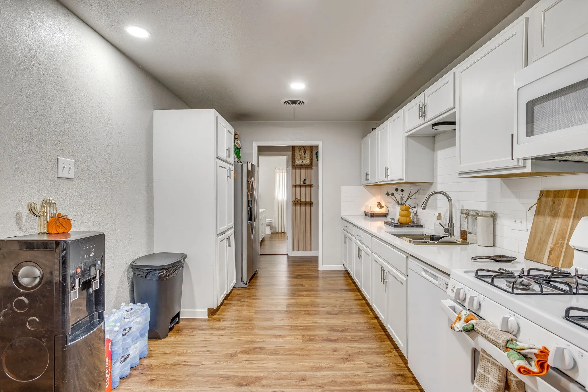Single Family Residence For Sale in Tarrant County , 6200 Forest Hill Drive, Forest Hill, Texas 76119, 3 Bedroom, 2 Bathroom, 2 Garage spaces, 1,469 Sqft, built in 1962, mls#21390195, Real Estate Agent in Forest Hill, Homes For Sale in Tarrant county, Homes For Sale in Forest Hill, Realtor in Forest Hill Texas, Real Estate Brokerage Independent Realty Texas, Luminita Cordes Realtor