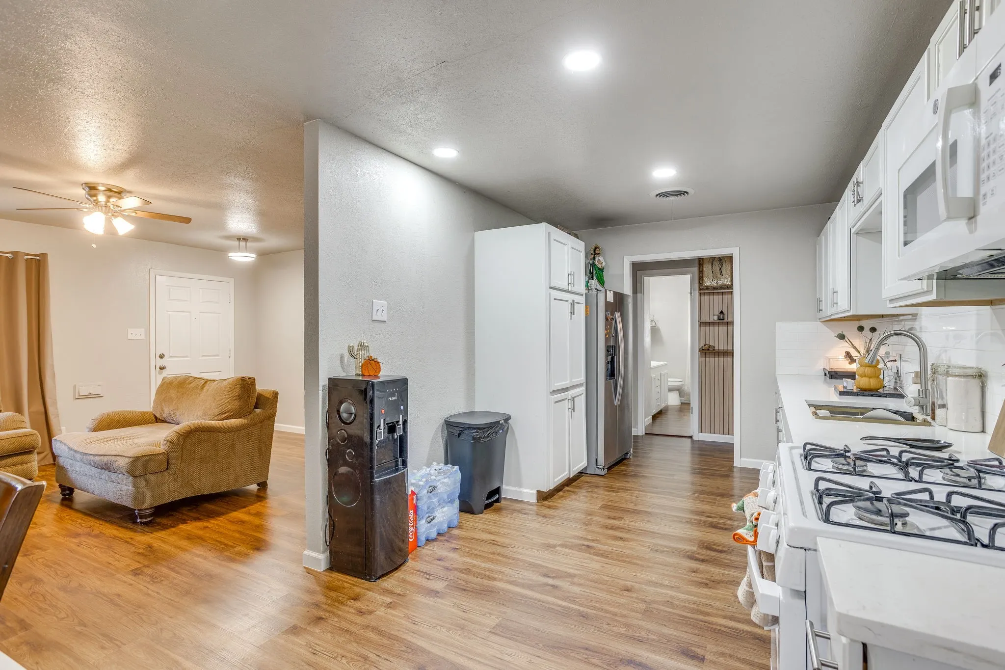 Single Family Residence For Sale in Tarrant County , 6200 Forest Hill Drive, Forest Hill, Texas 76119, 3 Bedroom, 2 Bathroom, 2 Garage spaces, 1,469 Sqft, built in 1962, mls#21390195, Real Estate Agent in Forest Hill, Homes For Sale in Tarrant county, Homes For Sale in Forest Hill, Realtor in Forest Hill Texas, Real Estate Brokerage Independent Realty Texas, Luminita Cordes Realtor