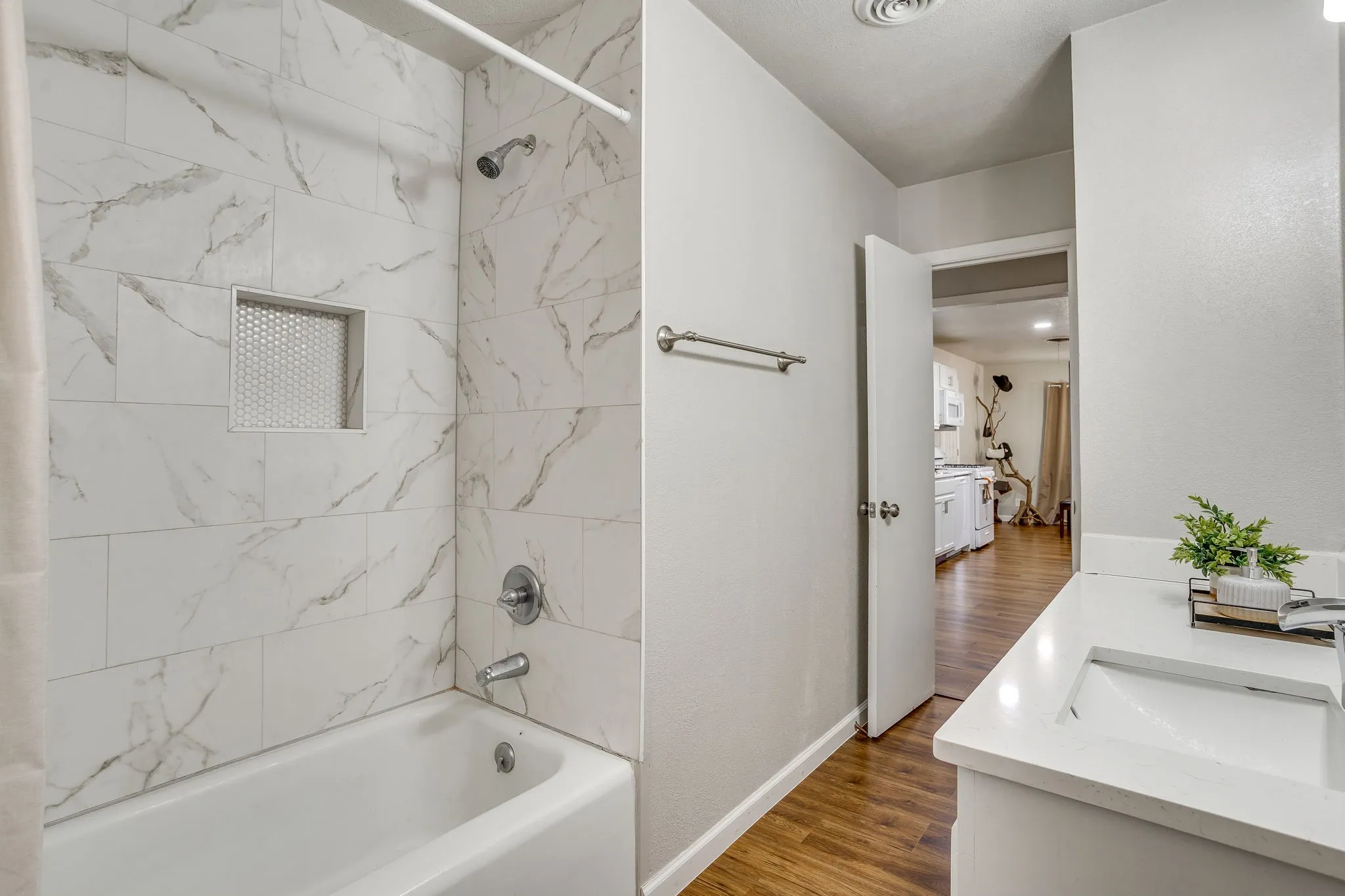 Single Family Residence For Sale in Tarrant County , 6200 Forest Hill Drive, Forest Hill, Texas 76119, 3 Bedroom, 2 Bathroom, 2 Garage spaces, 1,469 Sqft, built in 1962, mls#21390195, Real Estate Agent in Forest Hill, Homes For Sale in Tarrant county, Homes For Sale in Forest Hill, Realtor in Forest Hill Texas, Real Estate Brokerage Independent Realty Texas, Luminita Cordes Realtor