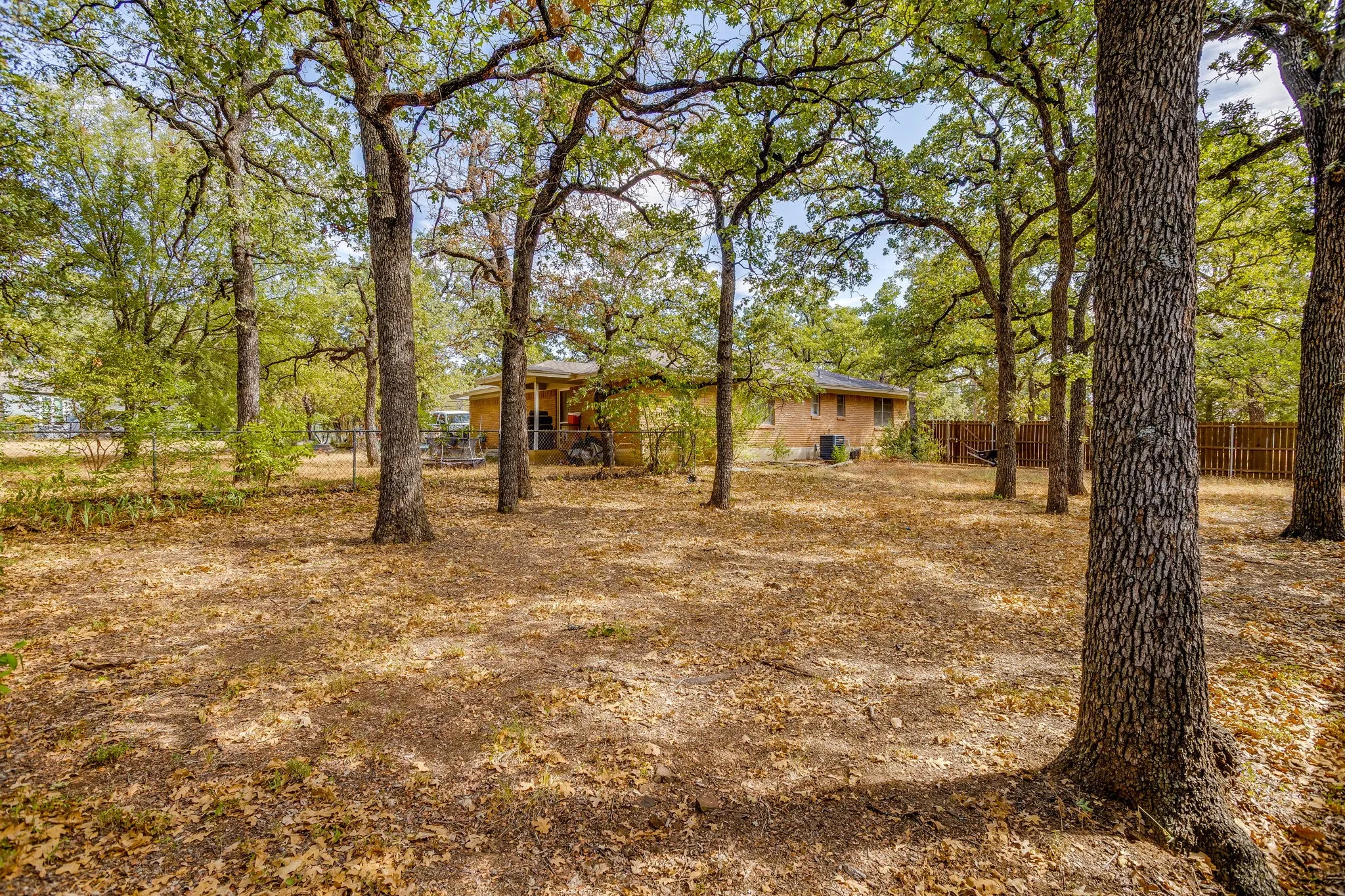 Single Family Residence For Sale in Tarrant County , 6200 Forest Hill Drive, Forest Hill, Texas 76119, 3 Bedroom, 2 Bathroom, 2 Garage spaces, 1,469 Sqft, built in 1962, mls#21390195, Real Estate Agent in Forest Hill, Homes For Sale in Tarrant county, Homes For Sale in Forest Hill, Realtor in Forest Hill Texas, Real Estate Brokerage Independent Realty Texas, Luminita Cordes Realtor