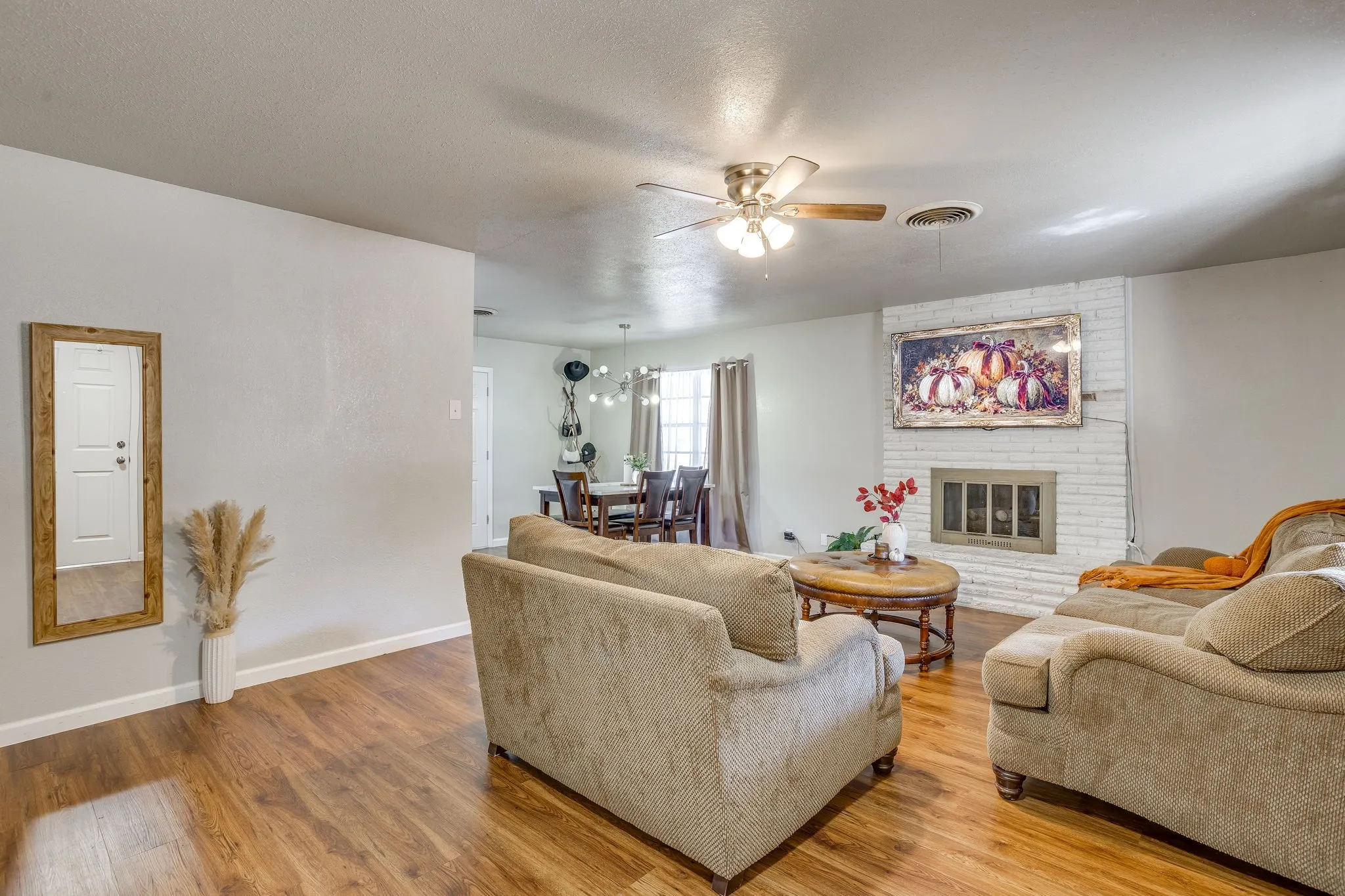 Single Family Residence For Sale in Tarrant County , 6200 Forest Hill Drive, Forest Hill, Texas 76119, 3 Bedroom, 2 Bathroom, 2 Garage spaces, 1,469 Sqft, built in 1962, mls#21390195, Real Estate Agent in Forest Hill, Homes For Sale in Tarrant county, Homes For Sale in Forest Hill, Realtor in Forest Hill Texas, Real Estate Brokerage Independent Realty Texas, Luminita Cordes Realtor