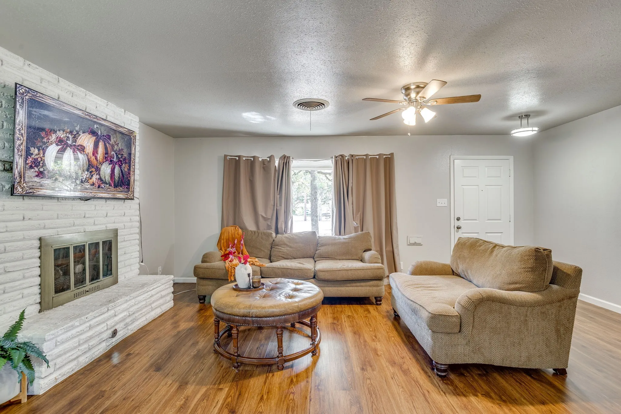 Single Family Residence For Sale in Tarrant County , 6200 Forest Hill Drive, Forest Hill, Texas 76119, 3 Bedroom, 2 Bathroom, 2 Garage spaces, 1,469 Sqft, built in 1962, mls#21390195, Real Estate Agent in Forest Hill, Homes For Sale in Tarrant county, Homes For Sale in Forest Hill, Realtor in Forest Hill Texas, Real Estate Brokerage Independent Realty Texas, Luminita Cordes Realtor