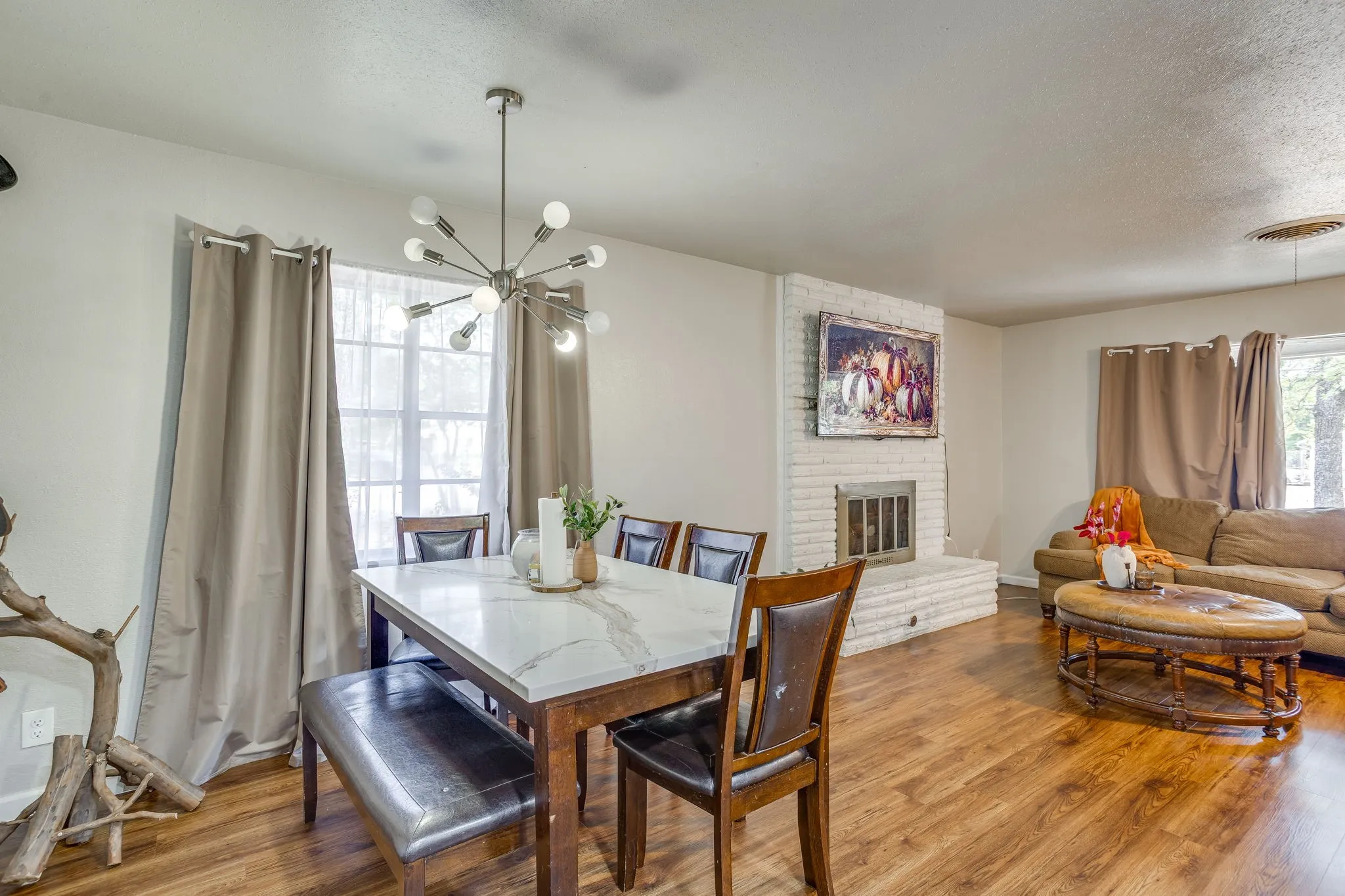 Single Family Residence For Sale in Tarrant County , 6200 Forest Hill Drive, Forest Hill, Texas 76119, 3 Bedroom, 2 Bathroom, 2 Garage spaces, 1,469 Sqft, built in 1962, mls#21390195, Real Estate Agent in Forest Hill, Homes For Sale in Tarrant county, Homes For Sale in Forest Hill, Realtor in Forest Hill Texas, Real Estate Brokerage Independent Realty Texas, Luminita Cordes Realtor