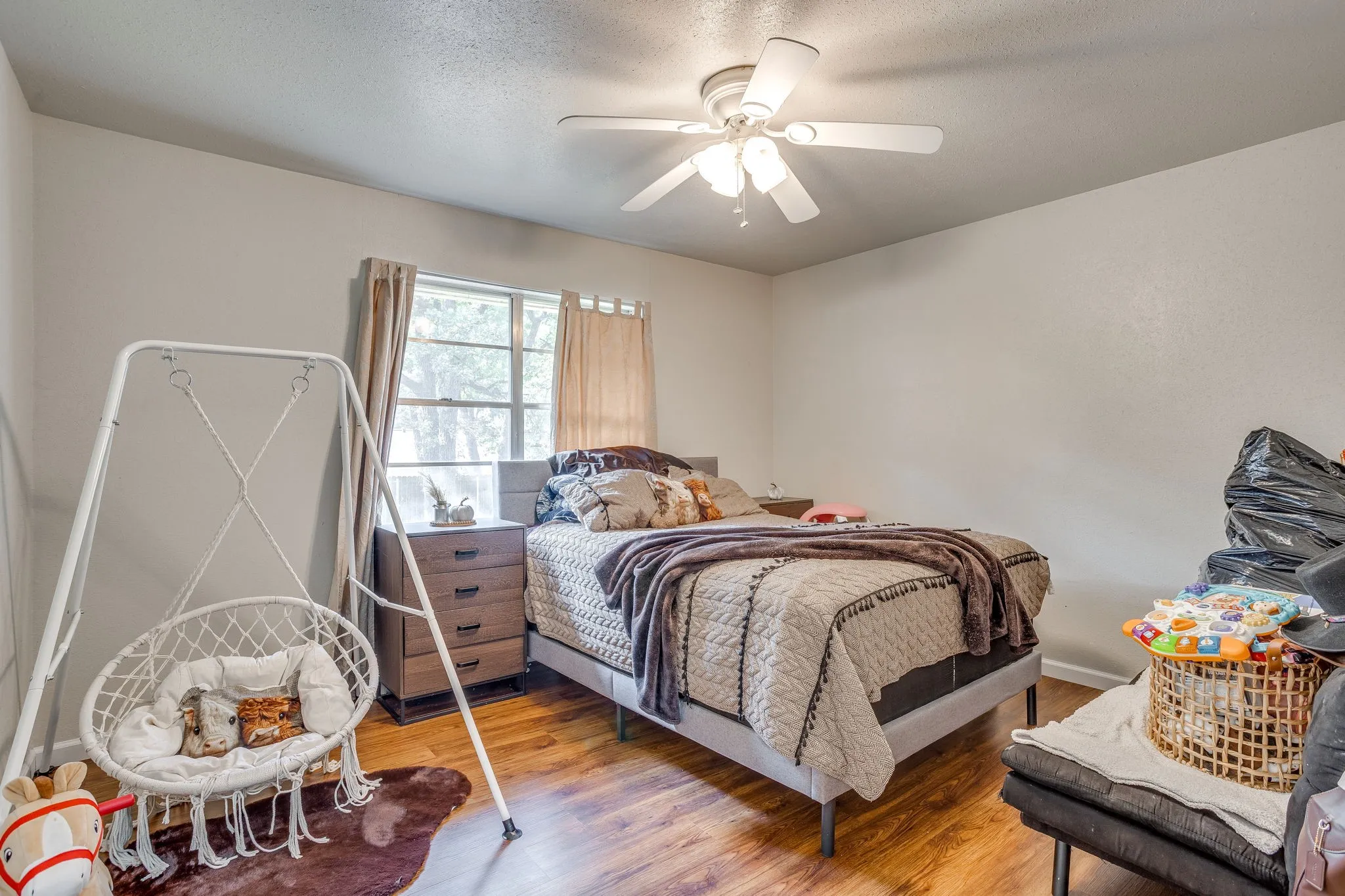 Single Family Residence For Sale in Tarrant County , 6200 Forest Hill Drive, Forest Hill, Texas 76119, 3 Bedroom, 2 Bathroom, 2 Garage spaces, 1,469 Sqft, built in 1962, mls#21390195, Real Estate Agent in Forest Hill, Homes For Sale in Tarrant county, Homes For Sale in Forest Hill, Realtor in Forest Hill Texas, Real Estate Brokerage Independent Realty Texas, Luminita Cordes Realtor