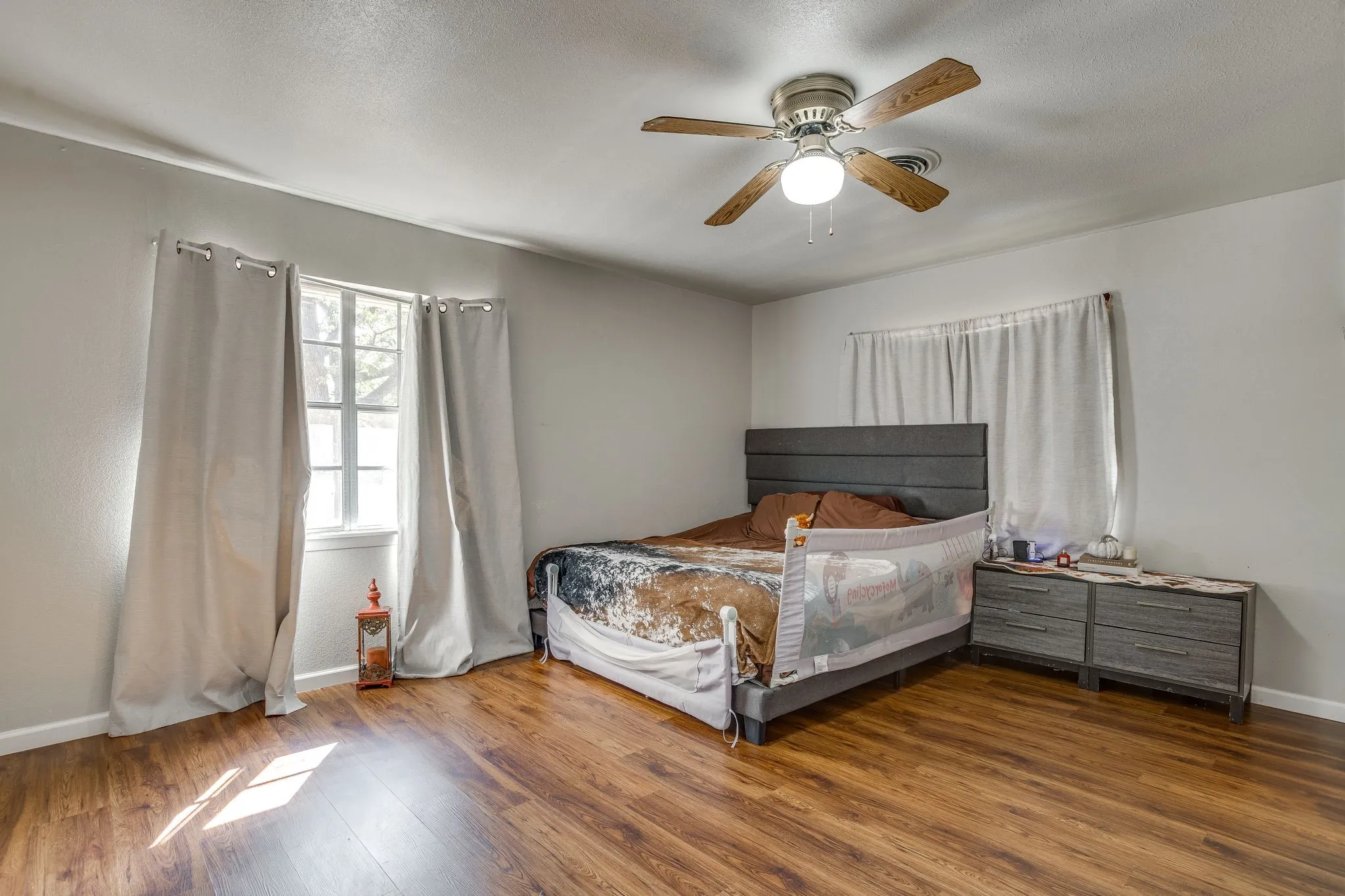 Single Family Residence For Sale in Tarrant County , 6200 Forest Hill Drive, Forest Hill, Texas 76119, 3 Bedroom, 2 Bathroom, 2 Garage spaces, 1,469 Sqft, built in 1962, mls#21390195, Real Estate Agent in Forest Hill, Homes For Sale in Tarrant county, Homes For Sale in Forest Hill, Realtor in Forest Hill Texas, Real Estate Brokerage Independent Realty Texas, Luminita Cordes Realtor