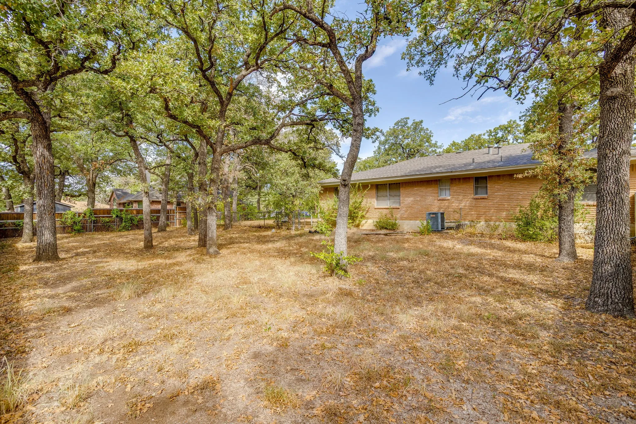 Single Family Residence For Sale in Tarrant County , 6200 Forest Hill Drive, Forest Hill, Texas 76119, 3 Bedroom, 2 Bathroom, 2 Garage spaces, 1,469 Sqft, built in 1962, mls#21390195, Real Estate Agent in Forest Hill, Homes For Sale in Tarrant county, Homes For Sale in Forest Hill, Realtor in Forest Hill Texas, Real Estate Brokerage Independent Realty Texas, Luminita Cordes Realtor