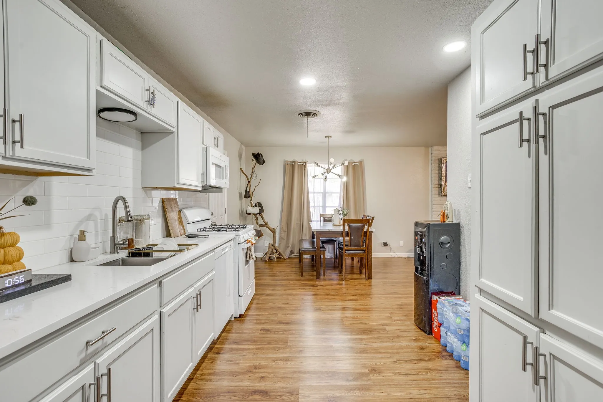 Single Family Residence For Sale in Tarrant County , 6200 Forest Hill Drive, Forest Hill, Texas 76119, 3 Bedroom, 2 Bathroom, 2 Garage spaces, 1,469 Sqft, built in 1962, mls#21390195, Real Estate Agent in Forest Hill, Homes For Sale in Tarrant county, Homes For Sale in Forest Hill, Realtor in Forest Hill Texas, Real Estate Brokerage Independent Realty Texas, Luminita Cordes Realtor