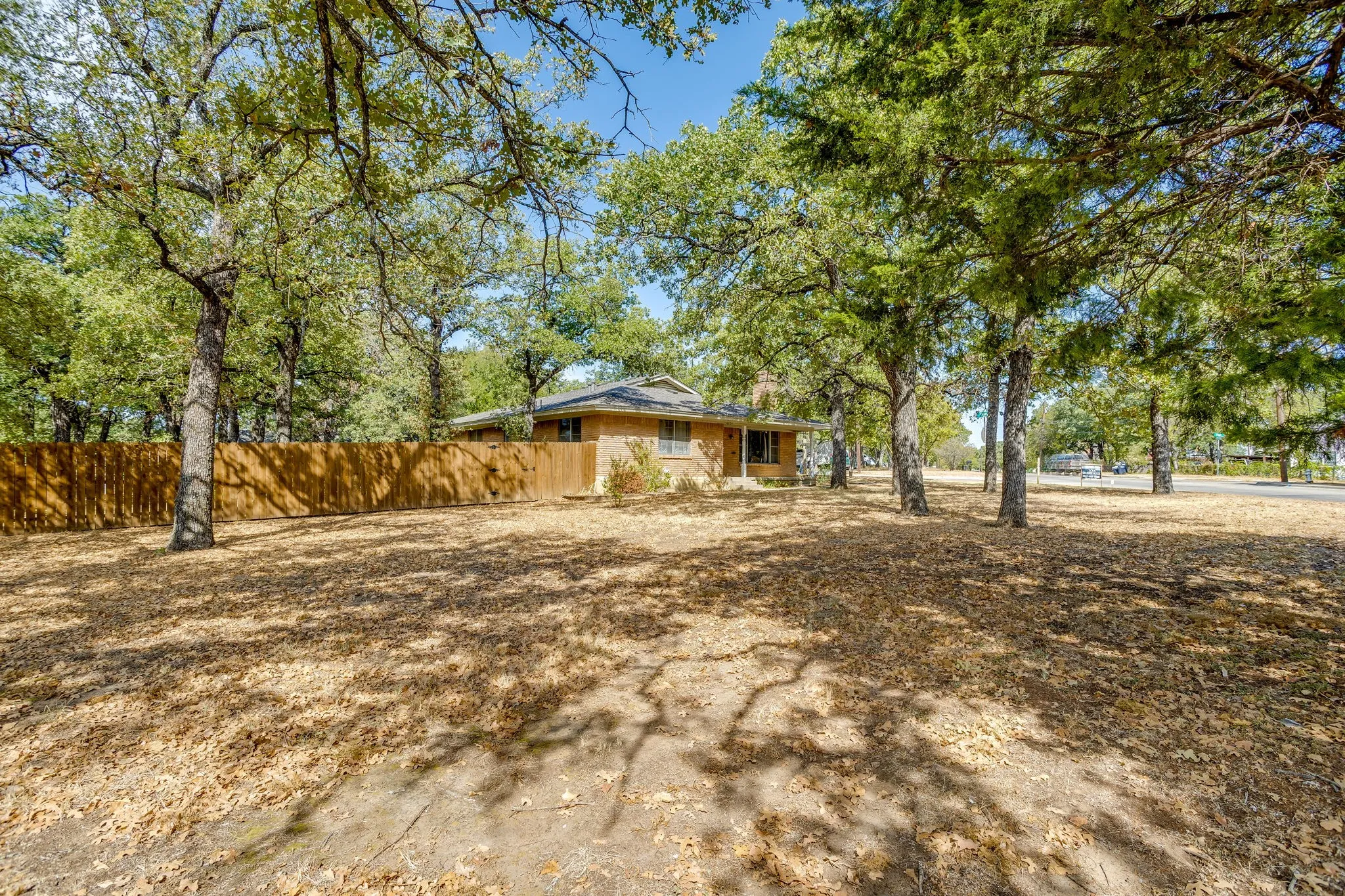 Single Family Residence For Sale in Tarrant County , 6200 Forest Hill Drive, Forest Hill, Texas 76119, 3 Bedroom, 2 Bathroom, 2 Garage spaces, 1,469 Sqft, built in 1962, mls#21390195, Real Estate Agent in Forest Hill, Homes For Sale in Tarrant county, Homes For Sale in Forest Hill, Realtor in Forest Hill Texas, Real Estate Brokerage Independent Realty Texas, Luminita Cordes Realtor