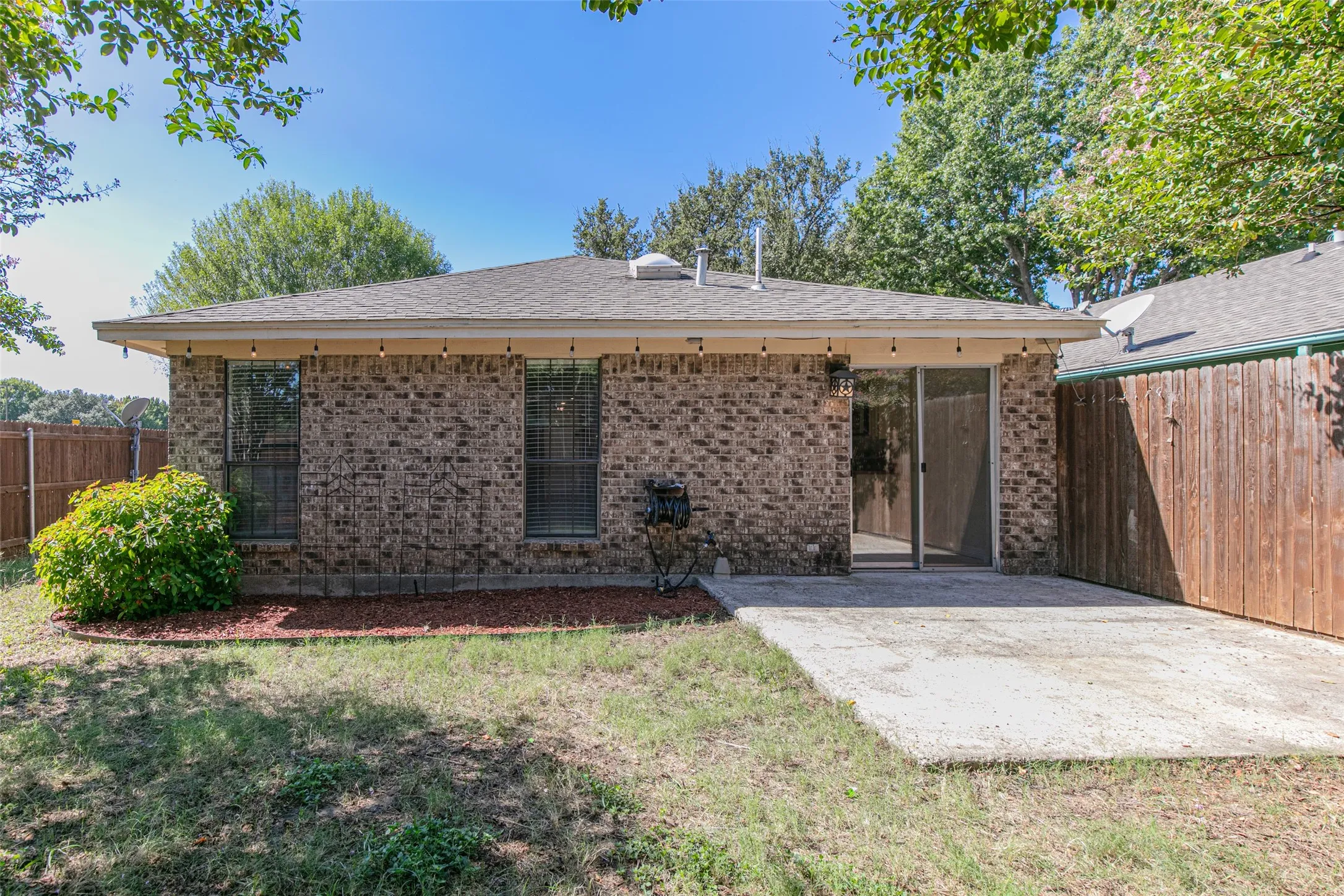 Single Family Residence For Sale in Tarrant County , 1710 Magnolia Lane, Euless, Texas 76039, 3 Bedroom, 2 Bathroom, 2 Garage spaces, 1,211 Sqft, built in 1984, mls#21407368, Real Estate Agent in Euless, Homes For Sale in Tarrant county, Homes For Sale in Euless, Realtor in Euless Texas, Real Estate Brokerage Independent Realty Texas, Luminita Cordes Realtor