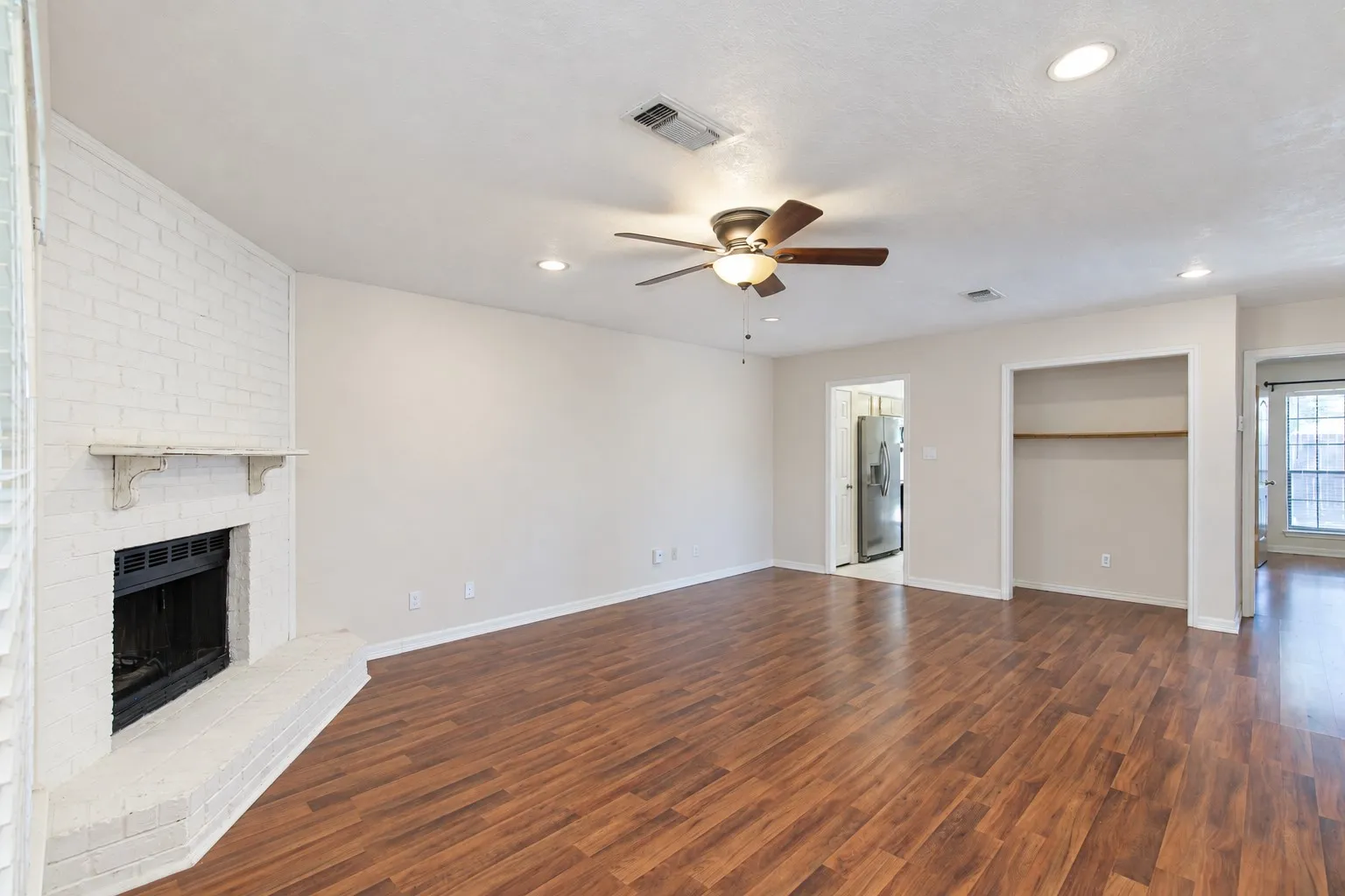 Single Family Residence For Sale in Tarrant County , 1710 Magnolia Lane, Euless, Texas 76039, 3 Bedroom, 2 Bathroom, 2 Garage spaces, 1,211 Sqft, built in 1984, mls#21407368, Real Estate Agent in Euless, Homes For Sale in Tarrant county, Homes For Sale in Euless, Realtor in Euless Texas, Real Estate Brokerage Independent Realty Texas, Luminita Cordes Realtor