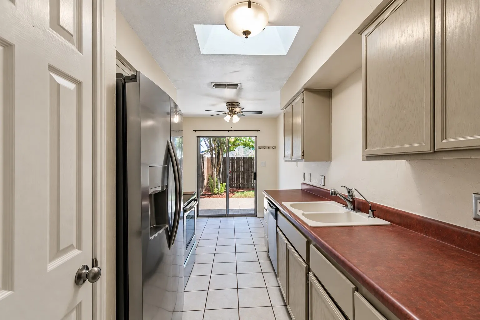 Single Family Residence For Sale in Tarrant County , 1710 Magnolia Lane, Euless, Texas 76039, 3 Bedroom, 2 Bathroom, 2 Garage spaces, 1,211 Sqft, built in 1984, mls#21407368, Real Estate Agent in Euless, Homes For Sale in Tarrant county, Homes For Sale in Euless, Realtor in Euless Texas, Real Estate Brokerage Independent Realty Texas, Luminita Cordes Realtor