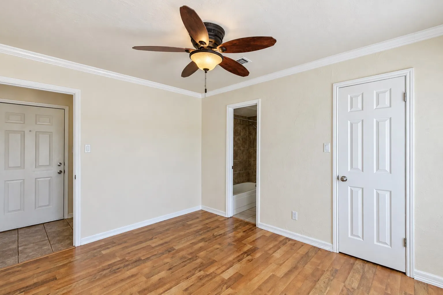 Single Family Residence For Sale in Tarrant County , 1710 Magnolia Lane, Euless, Texas 76039, 3 Bedroom, 2 Bathroom, 2 Garage spaces, 1,211 Sqft, built in 1984, mls#21407368, Real Estate Agent in Euless, Homes For Sale in Tarrant county, Homes For Sale in Euless, Realtor in Euless Texas, Real Estate Brokerage Independent Realty Texas, Luminita Cordes Realtor