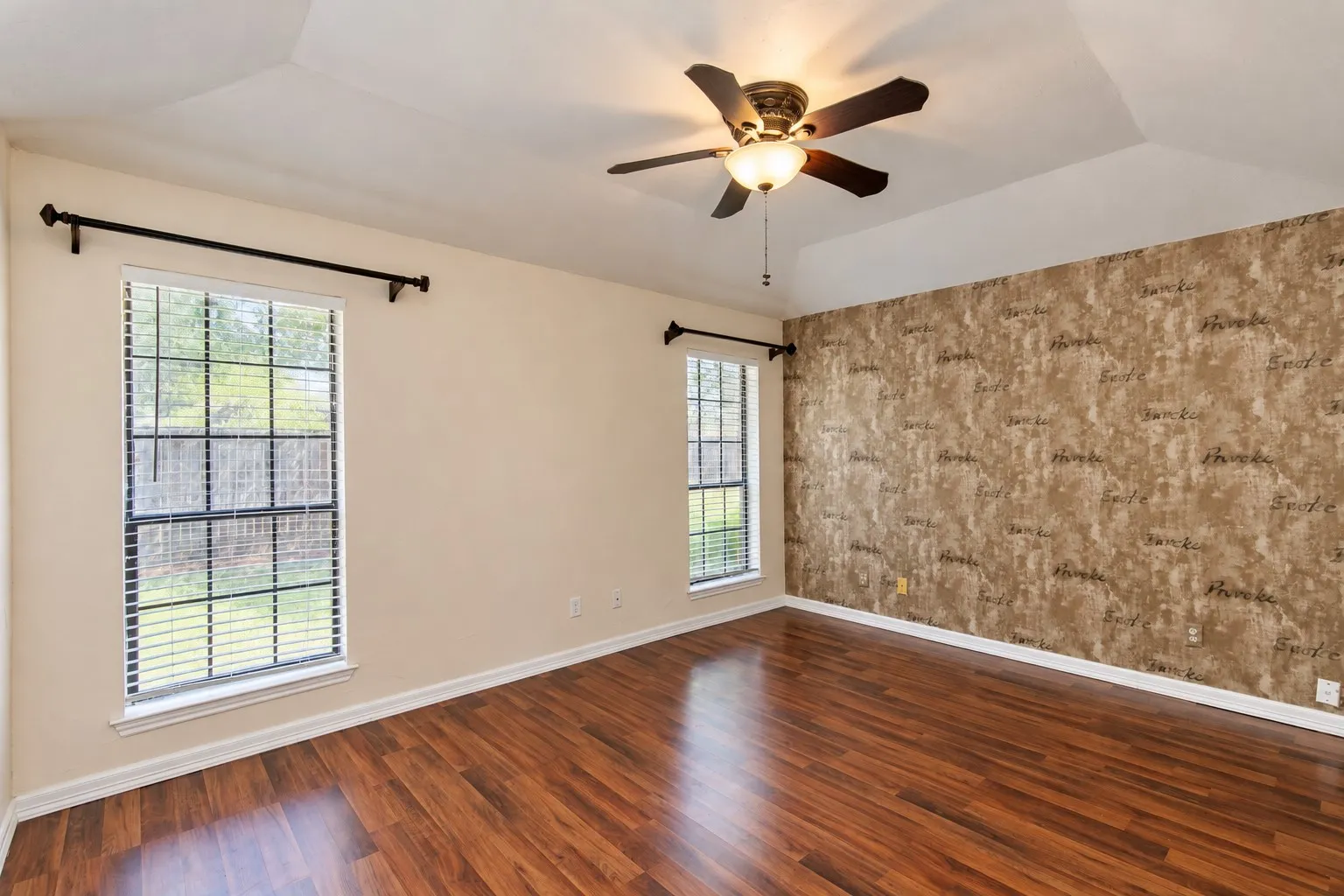 Single Family Residence For Sale in Tarrant County , 1710 Magnolia Lane, Euless, Texas 76039, 3 Bedroom, 2 Bathroom, 2 Garage spaces, 1,211 Sqft, built in 1984, mls#21407368, Real Estate Agent in Euless, Homes For Sale in Tarrant county, Homes For Sale in Euless, Realtor in Euless Texas, Real Estate Brokerage Independent Realty Texas, Luminita Cordes Realtor