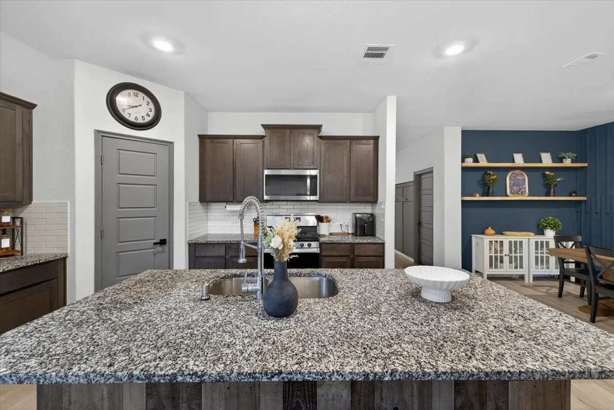 Single Family Residence For Rent in Hunt County , 146 Whitetail Way, Caddo Mills, Texas 75135, 4 Bedroom, 3 Bathroom, 2 Garage spaces, 2,081 Sqft, built in 2022, mls#21407451, Real Estate Agent in Caddo Mills, Homes For Rent in Hunt county, Homes For Rent in Caddo Mills, Realtor in Caddo Mills Texas, Real Estate Brokerage Independent Realty Texas, Luminita Cordes Realtor