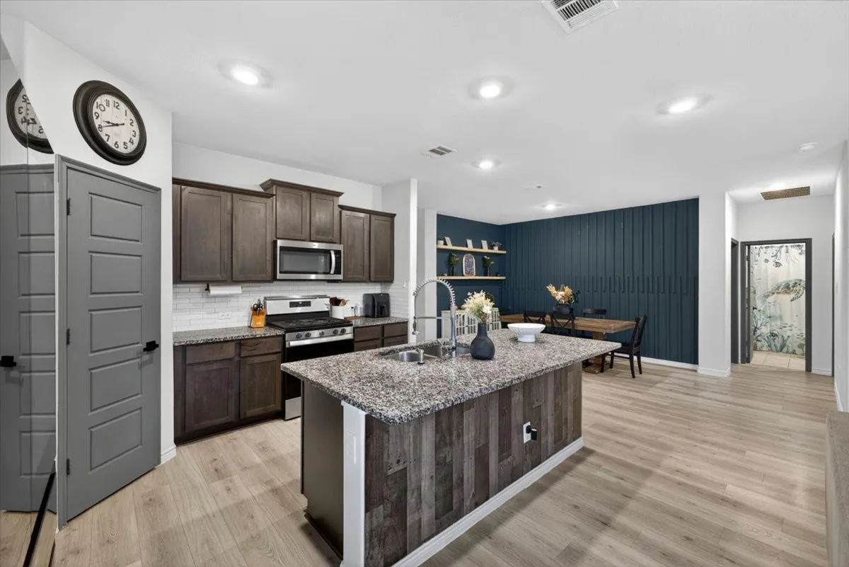 Single Family Residence For Rent in Hunt County , 146 Whitetail Way, Caddo Mills, Texas 75135, 4 Bedroom, 3 Bathroom, 2 Garage spaces, 2,081 Sqft, built in 2022, mls#21407451, Real Estate Agent in Caddo Mills, Homes For Rent in Hunt county, Homes For Rent in Caddo Mills, Realtor in Caddo Mills Texas, Real Estate Brokerage Independent Realty Texas, Luminita Cordes Realtor