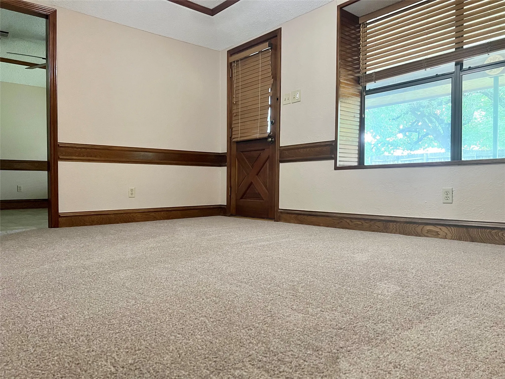 Single Family Residence For Rent in Dallas County , 932 Old Mill Circle, Irving, Texas 75061, 3 Bedroom, 2 Bathroom, 2 Garage spaces, 1,862 Sqft, built in 1983, mls#21407453, Real Estate Agent in Irving, Homes For Rent in Dallas county, Homes For Rent in Irving, Realtor in Irving Texas, Real Estate Brokerage Independent Realty Texas, Luminita Cordes Realtor