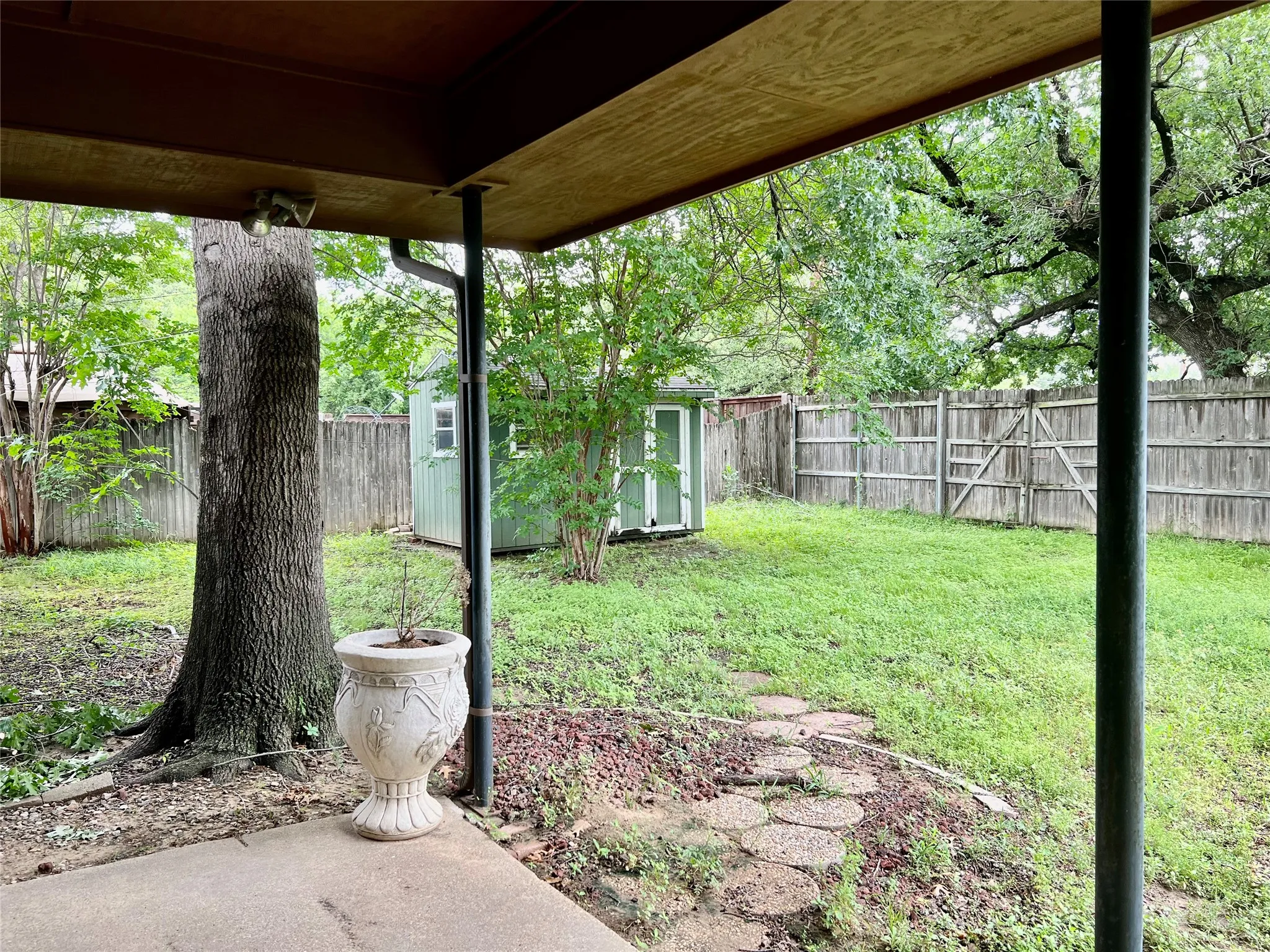 Single Family Residence For Rent in Dallas County , 932 Old Mill Circle, Irving, Texas 75061, 3 Bedroom, 2 Bathroom, 2 Garage spaces, 1,862 Sqft, built in 1983, mls#21407453, Real Estate Agent in Irving, Homes For Rent in Dallas county, Homes For Rent in Irving, Realtor in Irving Texas, Real Estate Brokerage Independent Realty Texas, Luminita Cordes Realtor