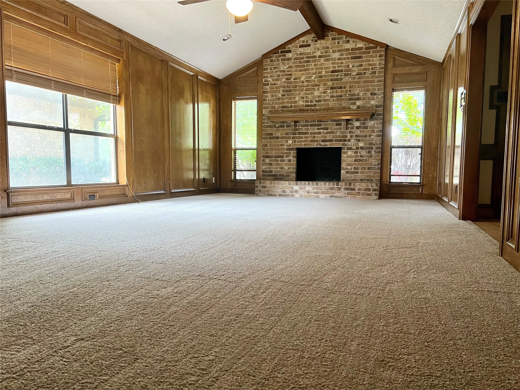 Single Family Residence For Rent in Dallas County , 932 Old Mill Circle, Irving, Texas 75061, 3 Bedroom, 2 Bathroom, 2 Garage spaces, 1,862 Sqft, built in 1983, mls#21407453, Real Estate Agent in Irving, Homes For Rent in Dallas county, Homes For Rent in Irving, Realtor in Irving Texas, Real Estate Brokerage Independent Realty Texas, Luminita Cordes Realtor