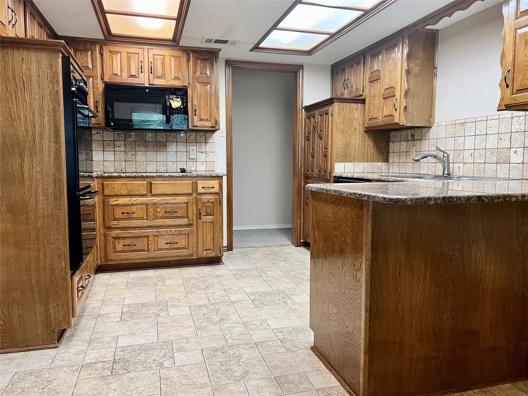 Single Family Residence For Rent in Dallas County , 932 Old Mill Circle, Irving, Texas 75061, 3 Bedroom, 2 Bathroom, 2 Garage spaces, 1,862 Sqft, built in 1983, mls#21407453, Real Estate Agent in Irving, Homes For Rent in Dallas county, Homes For Rent in Irving, Realtor in Irving Texas, Real Estate Brokerage Independent Realty Texas, Luminita Cordes Realtor