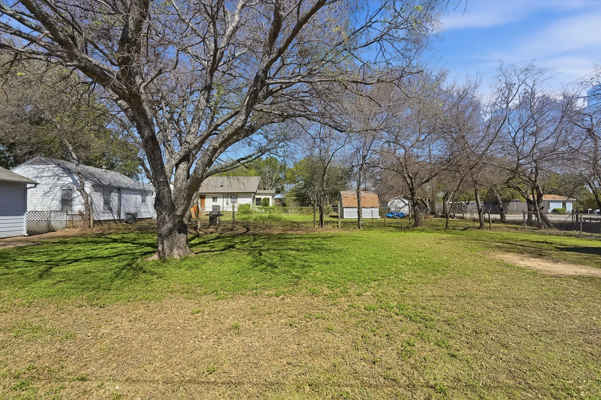 Single Family Residence For Sale in Tarrant County , 110 N Redford Lane, White Settlement, Texas 76108, 3 Bedroom, 1 Bathroom, Garage spaces, 1,040 Sqft, built in 1952, mls#21404418, Real Estate Agent in White Settlement, Homes For Sale in Tarrant county, Homes For Sale in White Settlement, Realtor in White Settlement Texas, Real Estate Brokerage Independent Realty Texas, Luminita Cordes Realtor