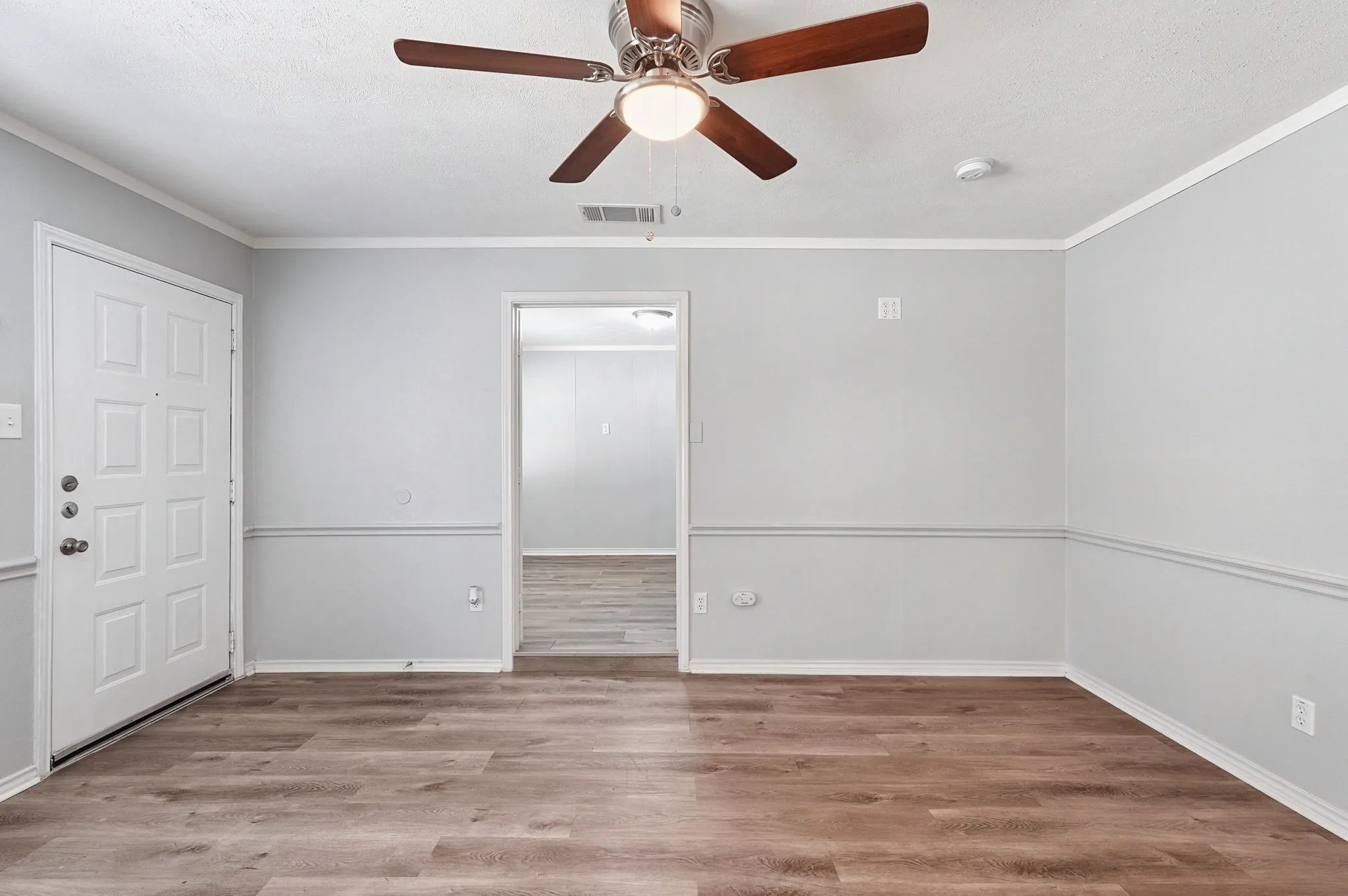 Single Family Residence For Sale in Tarrant County , 110 N Redford Lane, White Settlement, Texas 76108, 3 Bedroom, 1 Bathroom, Garage spaces, 1,040 Sqft, built in 1952, mls#21404418, Real Estate Agent in White Settlement, Homes For Sale in Tarrant county, Homes For Sale in White Settlement, Realtor in White Settlement Texas, Real Estate Brokerage Independent Realty Texas, Luminita Cordes Realtor