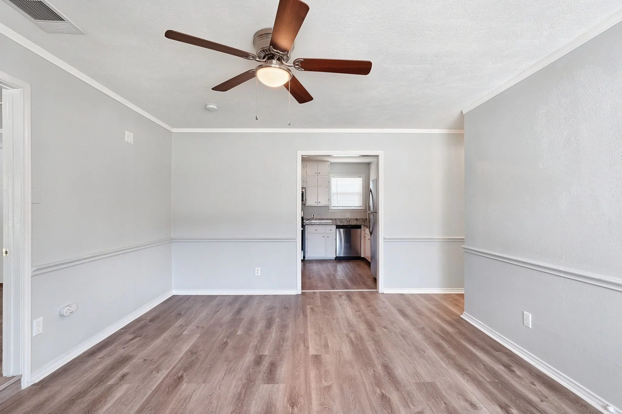 Single Family Residence For Sale in Tarrant County , 110 N Redford Lane, White Settlement, Texas 76108, 3 Bedroom, 1 Bathroom, Garage spaces, 1,040 Sqft, built in 1952, mls#21404418, Real Estate Agent in White Settlement, Homes For Sale in Tarrant county, Homes For Sale in White Settlement, Realtor in White Settlement Texas, Real Estate Brokerage Independent Realty Texas, Luminita Cordes Realtor