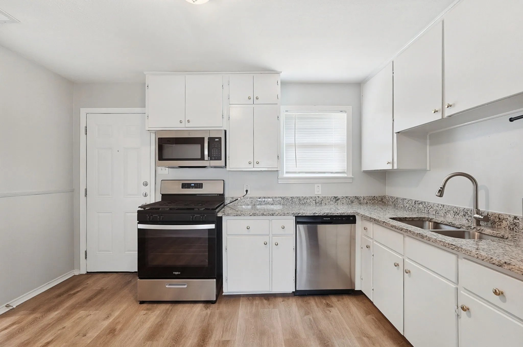 Single Family Residence For Sale in Tarrant County , 110 N Redford Lane, White Settlement, Texas 76108, 3 Bedroom, 1 Bathroom, Garage spaces, 1,040 Sqft, built in 1952, mls#21404418, Real Estate Agent in White Settlement, Homes For Sale in Tarrant county, Homes For Sale in White Settlement, Realtor in White Settlement Texas, Real Estate Brokerage Independent Realty Texas, Luminita Cordes Realtor