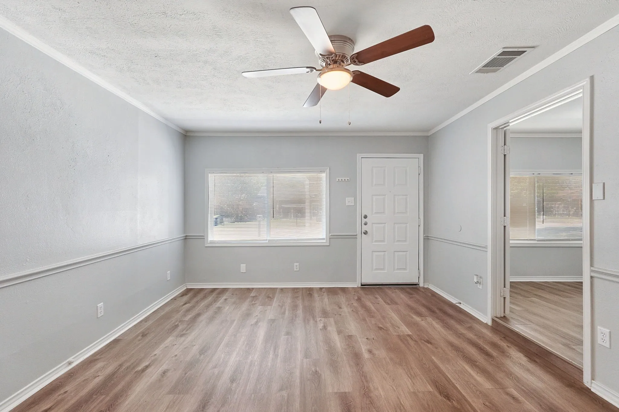 Single Family Residence For Sale in Tarrant County , 110 N Redford Lane, White Settlement, Texas 76108, 3 Bedroom, 1 Bathroom, Garage spaces, 1,040 Sqft, built in 1952, mls#21404418, Real Estate Agent in White Settlement, Homes For Sale in Tarrant county, Homes For Sale in White Settlement, Realtor in White Settlement Texas, Real Estate Brokerage Independent Realty Texas, Luminita Cordes Realtor