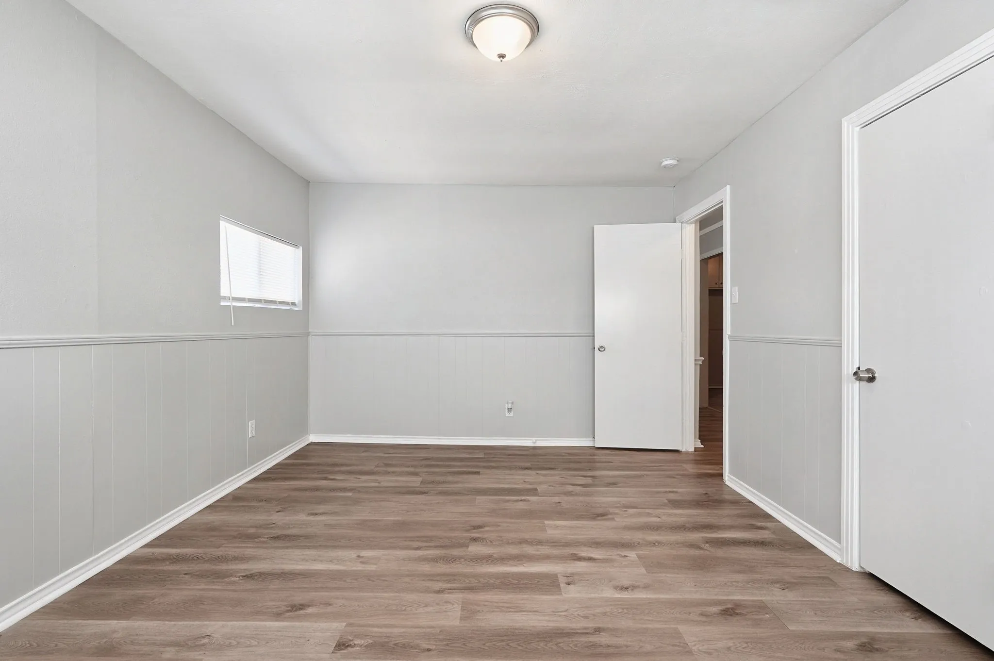 Single Family Residence For Sale in Tarrant County , 110 N Redford Lane, White Settlement, Texas 76108, 3 Bedroom, 1 Bathroom, Garage spaces, 1,040 Sqft, built in 1952, mls#21404418, Real Estate Agent in White Settlement, Homes For Sale in Tarrant county, Homes For Sale in White Settlement, Realtor in White Settlement Texas, Real Estate Brokerage Independent Realty Texas, Luminita Cordes Realtor