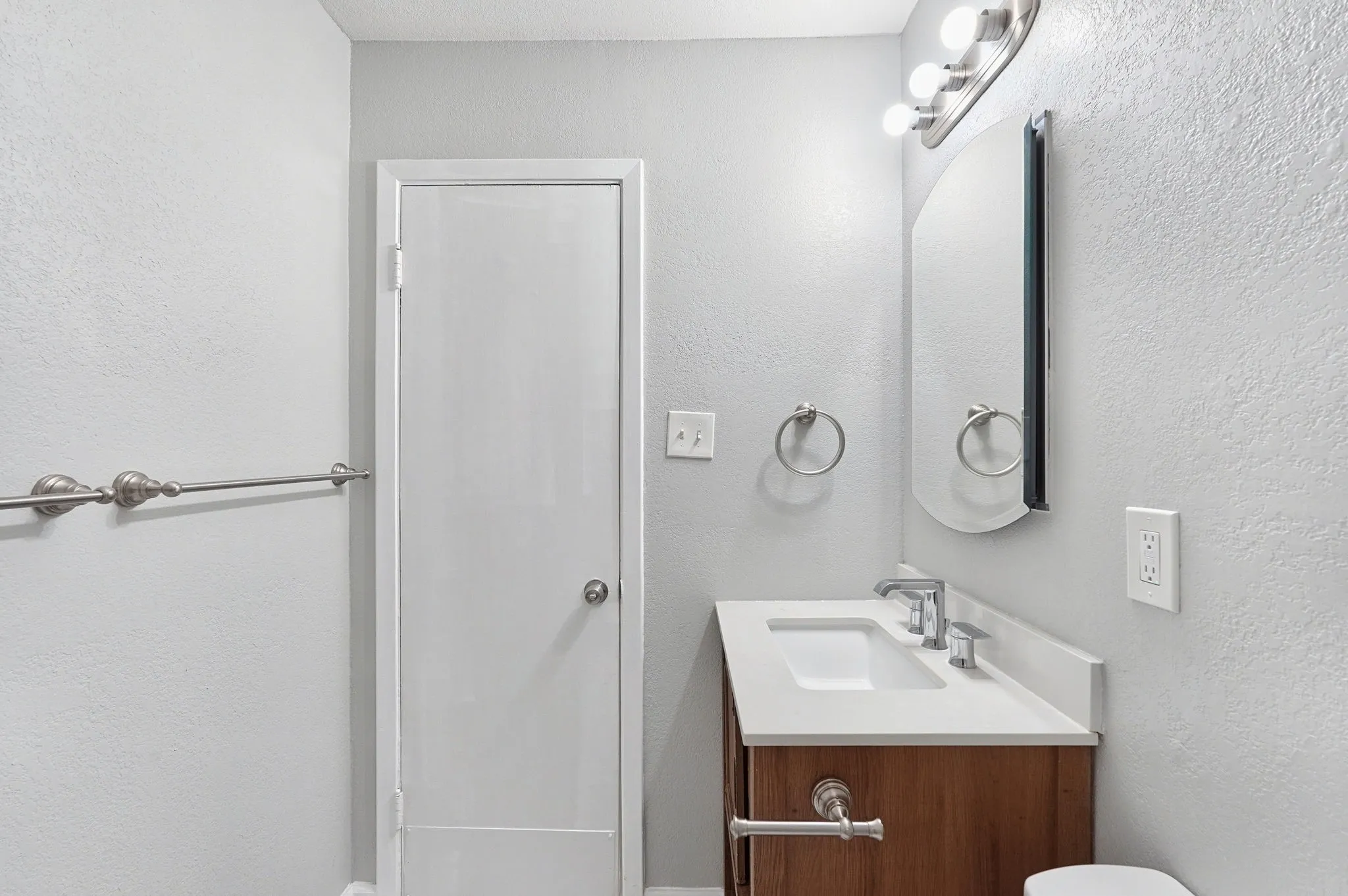 Single Family Residence For Sale in Tarrant County , 110 N Redford Lane, White Settlement, Texas 76108, 3 Bedroom, 1 Bathroom, Garage spaces, 1,040 Sqft, built in 1952, mls#21404418, Real Estate Agent in White Settlement, Homes For Sale in Tarrant county, Homes For Sale in White Settlement, Realtor in White Settlement Texas, Real Estate Brokerage Independent Realty Texas, Luminita Cordes Realtor