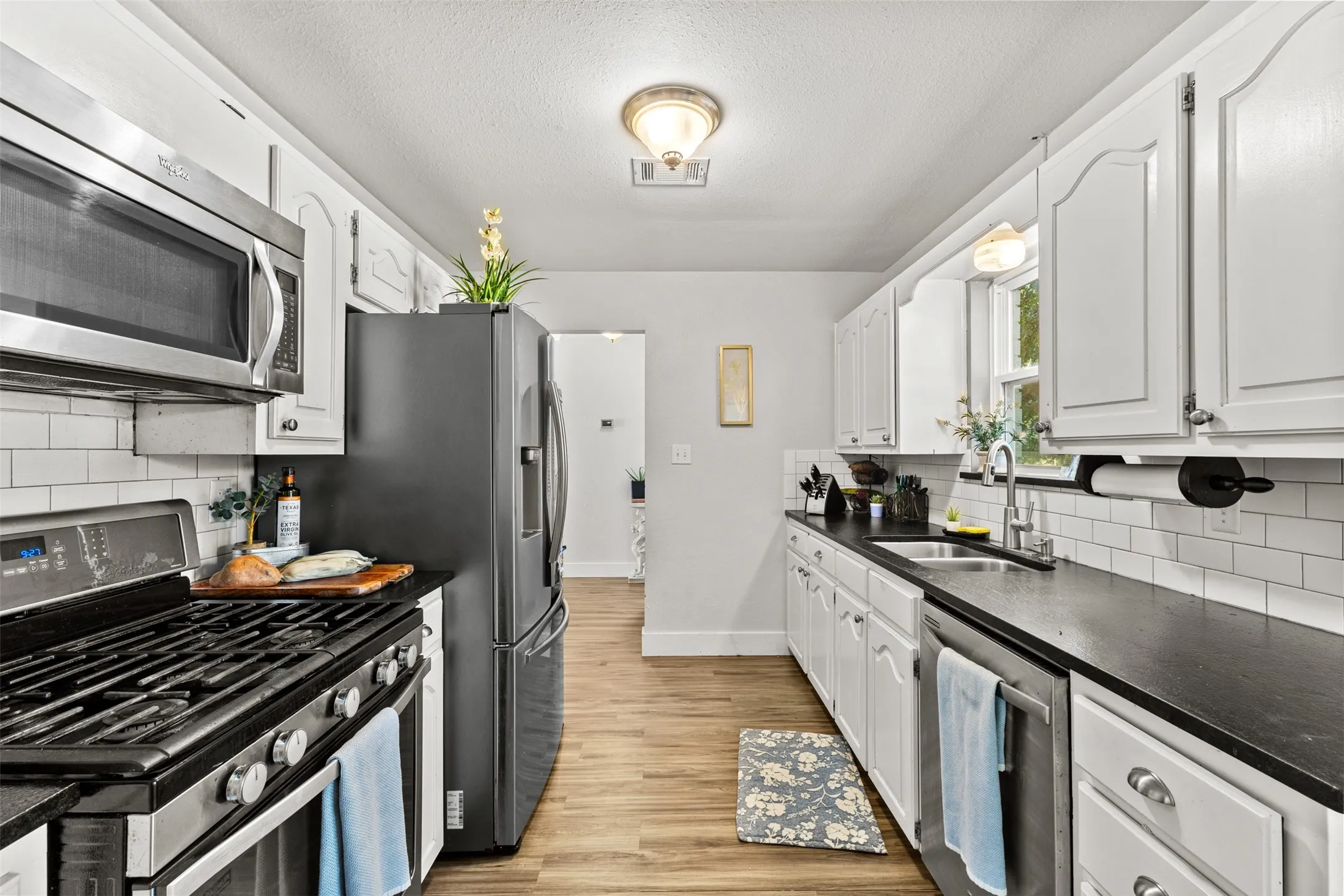 Single Family Residence For Sale in Hill County , 455 Hcr 1256, Whitney, Texas 76692, 3 Bedroom, 3 Bathroom, 2 Garage spaces, 2,046 Sqft, built in 1985, mls#21407405, Real Estate Agent in Whitney, Homes For Sale in Hill county, Homes For Sale in Whitney, Realtor in Whitney Texas, Real Estate Brokerage Independent Realty Texas, Luminita Cordes Realtor