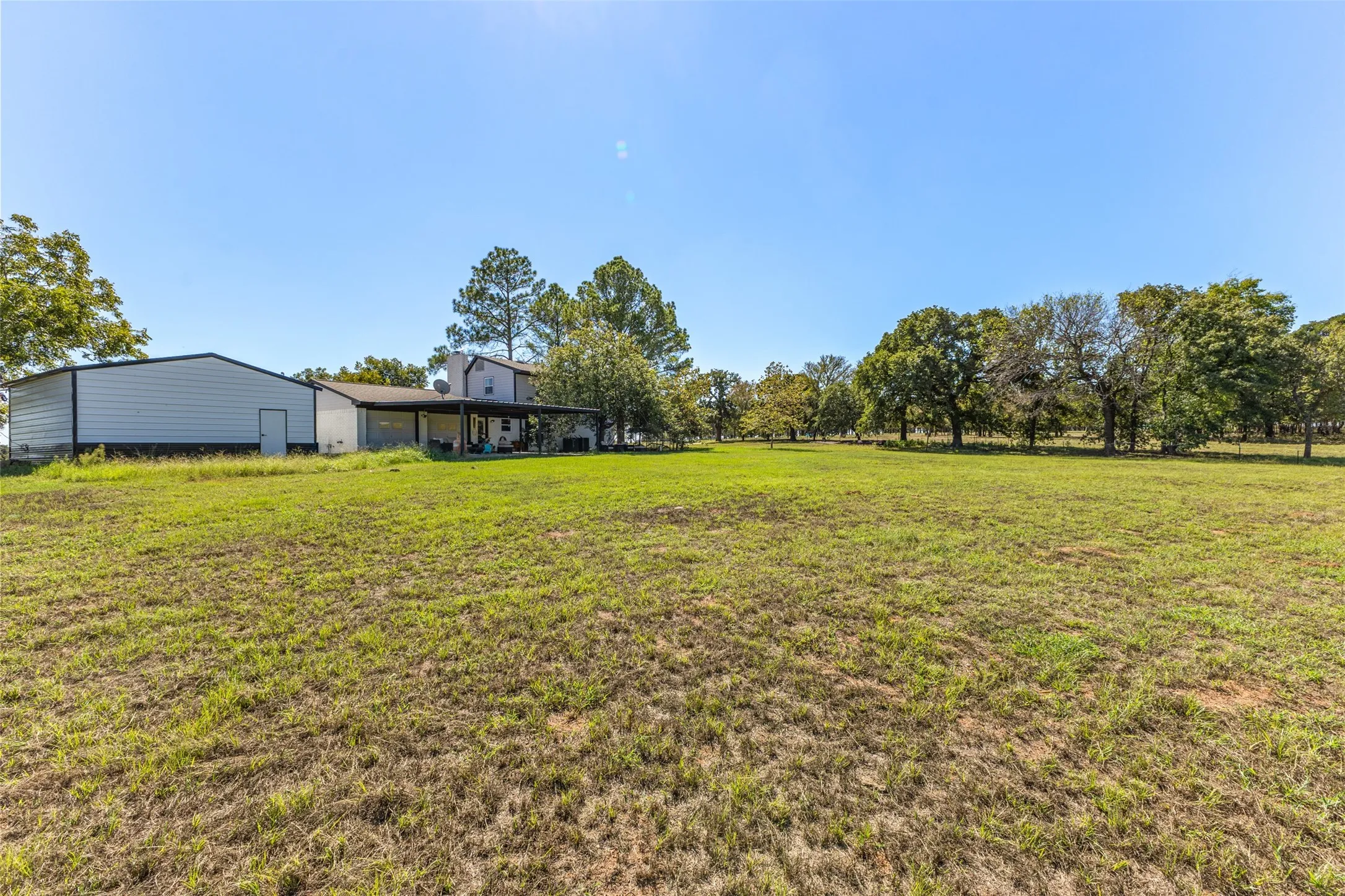 Single Family Residence For Sale in Hill County , 455 Hcr 1256, Whitney, Texas 76692, 3 Bedroom, 3 Bathroom, 2 Garage spaces, 2,046 Sqft, built in 1985, mls#21407405, Real Estate Agent in Whitney, Homes For Sale in Hill county, Homes For Sale in Whitney, Realtor in Whitney Texas, Real Estate Brokerage Independent Realty Texas, Luminita Cordes Realtor