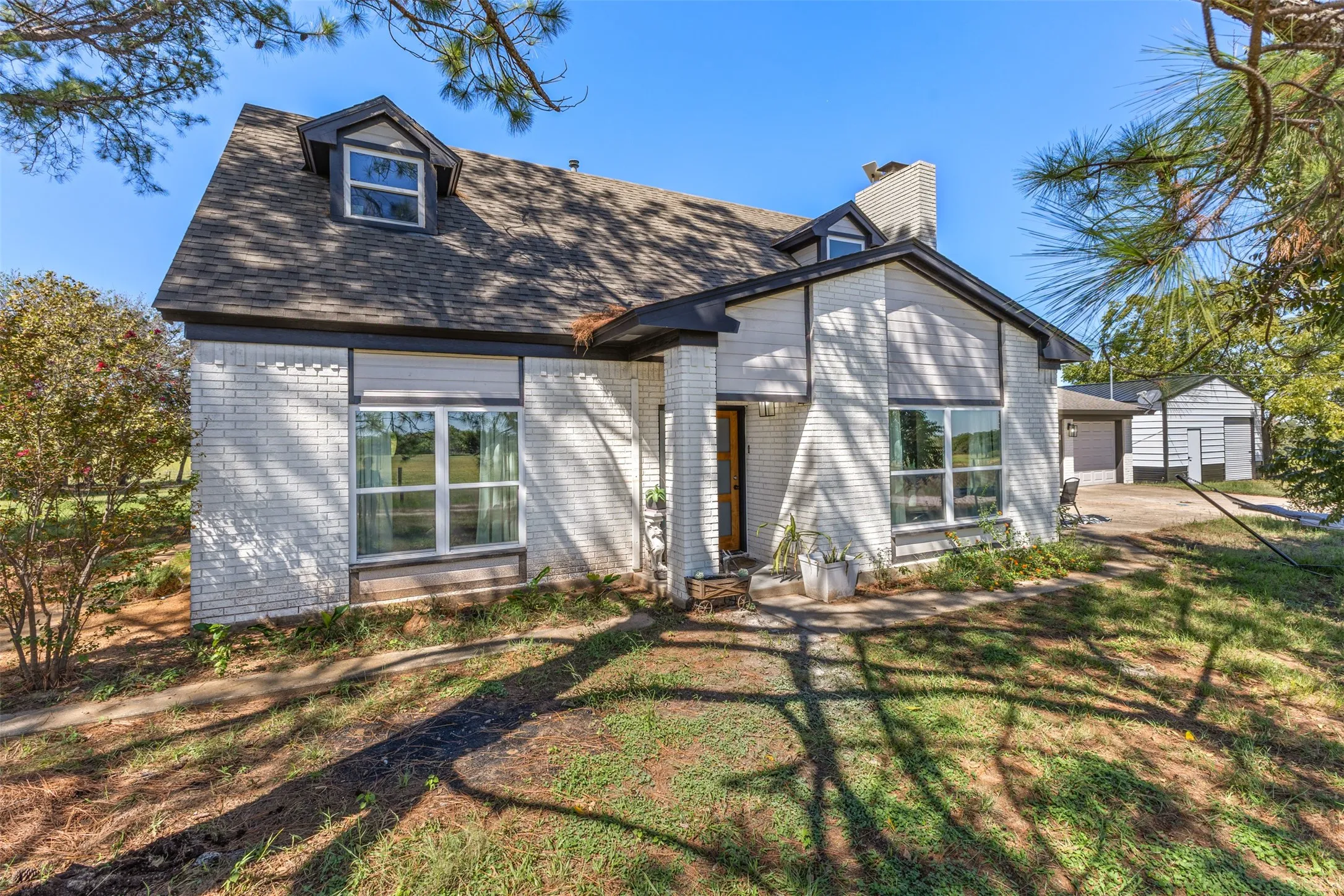 Single Family Residence For Sale in Hill County , 455 Hcr 1256, Whitney, Texas 76692, 3 Bedroom, 3 Bathroom, 2 Garage spaces, 2,046 Sqft, built in 1985, mls#21407405, Real Estate Agent in Whitney, Homes For Sale in Hill county, Homes For Sale in Whitney, Realtor in Whitney Texas, Real Estate Brokerage Independent Realty Texas, Luminita Cordes Realtor
