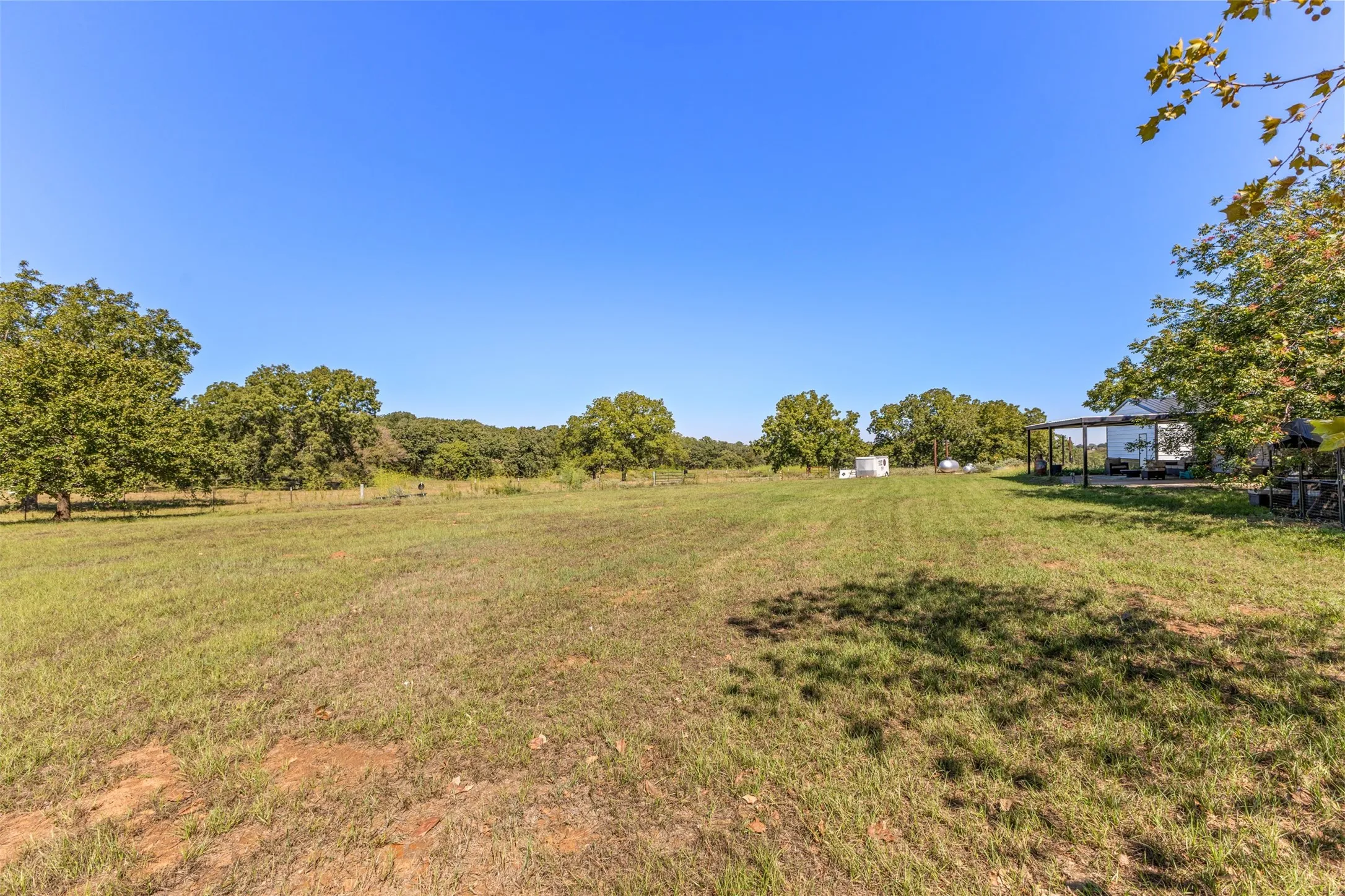 Single Family Residence For Sale in Hill County , 455 Hcr 1256, Whitney, Texas 76692, 3 Bedroom, 3 Bathroom, 2 Garage spaces, 2,046 Sqft, built in 1985, mls#21407405, Real Estate Agent in Whitney, Homes For Sale in Hill county, Homes For Sale in Whitney, Realtor in Whitney Texas, Real Estate Brokerage Independent Realty Texas, Luminita Cordes Realtor