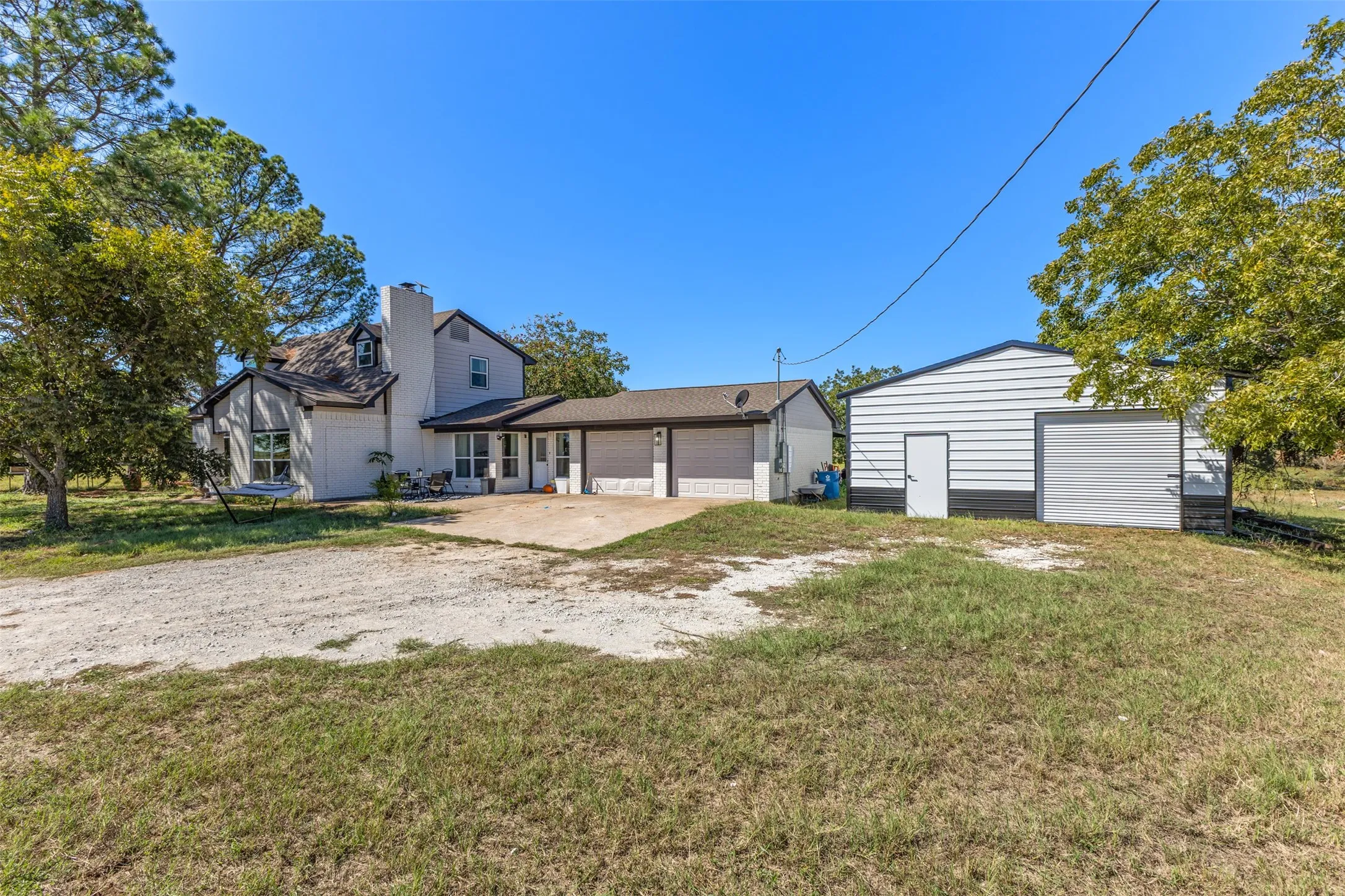 Single Family Residence For Sale in Hill County , 455 Hcr 1256, Whitney, Texas 76692, 3 Bedroom, 3 Bathroom, 2 Garage spaces, 2,046 Sqft, built in 1985, mls#21407405, Real Estate Agent in Whitney, Homes For Sale in Hill county, Homes For Sale in Whitney, Realtor in Whitney Texas, Real Estate Brokerage Independent Realty Texas, Luminita Cordes Realtor