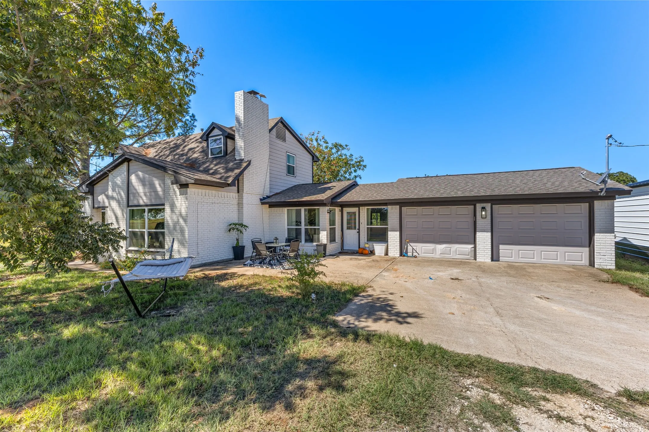 Single Family Residence For Sale in Hill County , 455 Hcr 1256, Whitney, Texas 76692, 3 Bedroom, 3 Bathroom, 2 Garage spaces, 2,046 Sqft, built in 1985, mls#21407405, Real Estate Agent in Whitney, Homes For Sale in Hill county, Homes For Sale in Whitney, Realtor in Whitney Texas, Real Estate Brokerage Independent Realty Texas, Luminita Cordes Realtor