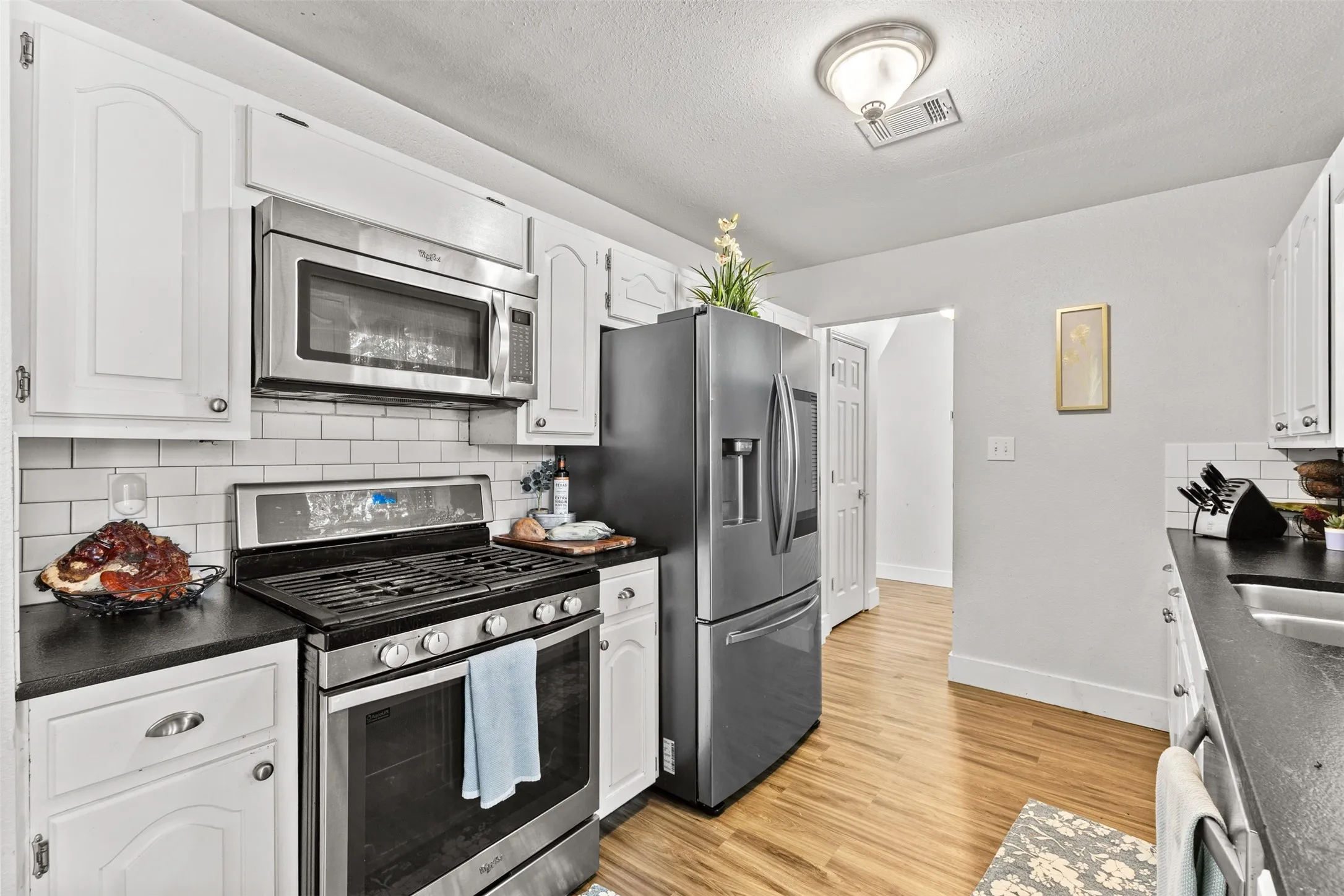 Single Family Residence For Sale in Hill County , 455 Hcr 1256, Whitney, Texas 76692, 3 Bedroom, 3 Bathroom, 2 Garage spaces, 2,046 Sqft, built in 1985, mls#21407405, Real Estate Agent in Whitney, Homes For Sale in Hill county, Homes For Sale in Whitney, Realtor in Whitney Texas, Real Estate Brokerage Independent Realty Texas, Luminita Cordes Realtor